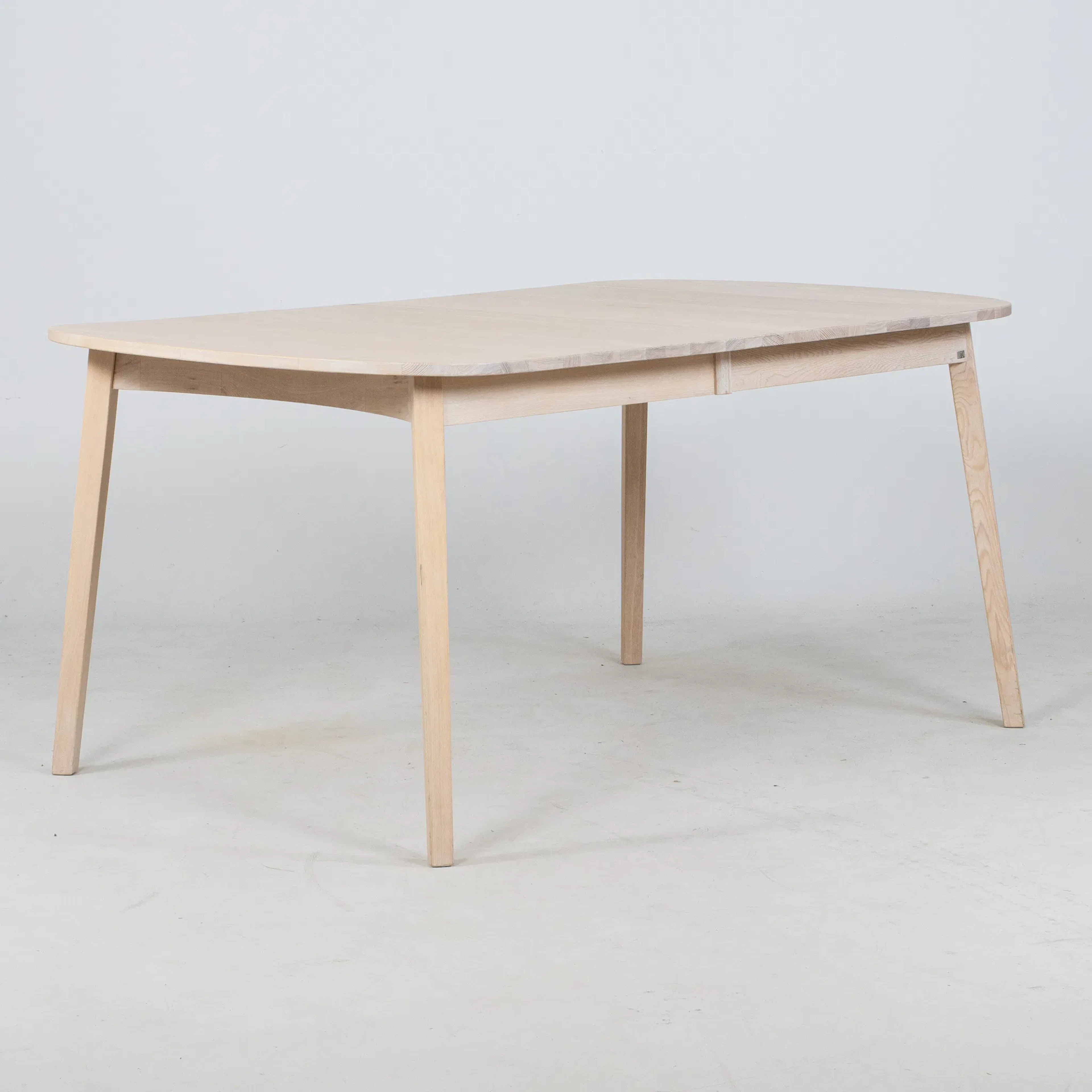 MARKUS JOHANSSON, una mesa de comedor "Rainbow", Hans K, años 2000
