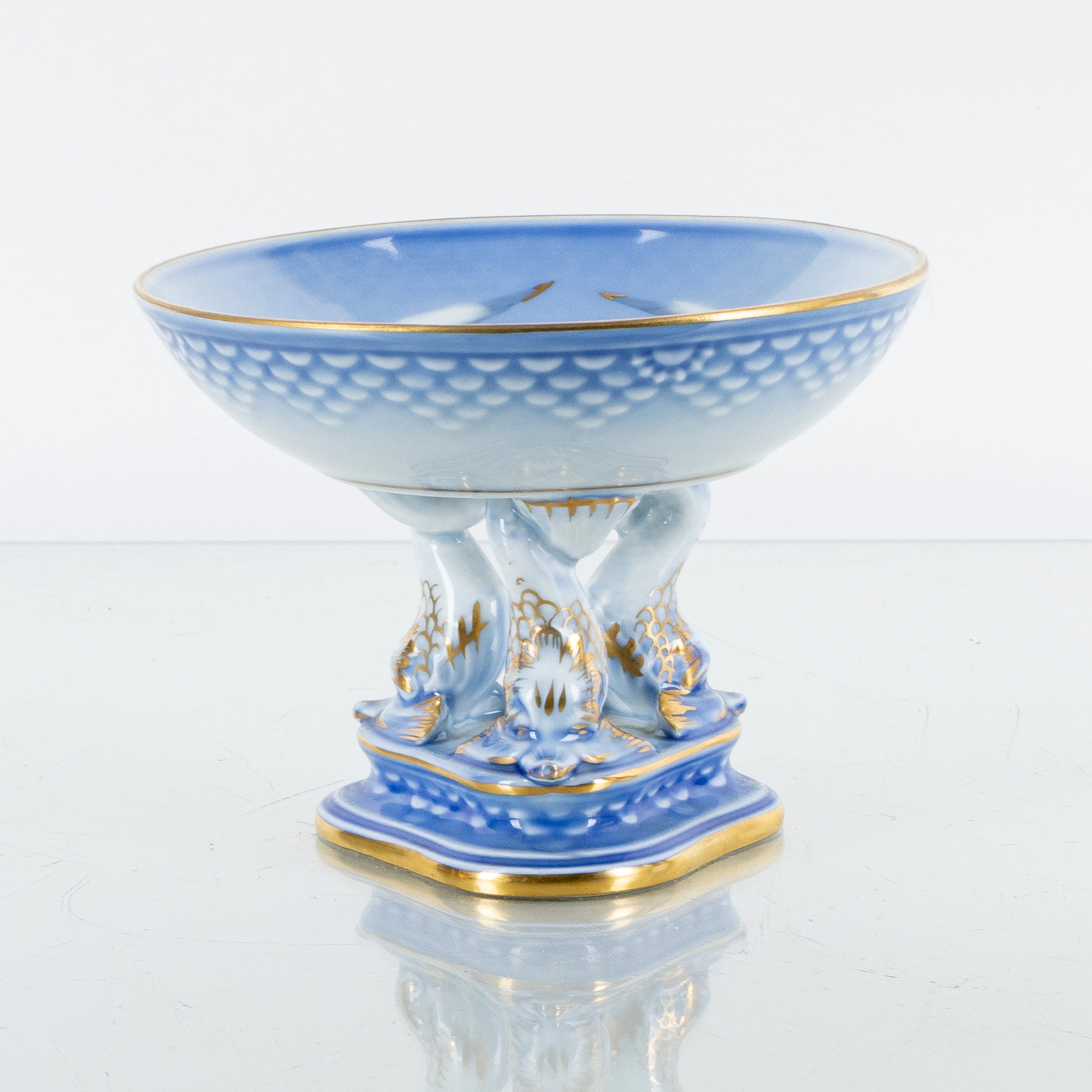 BOL SUR PIED, porcelaine, « La Mouette », Bing & Gröndahl, la première moitié du XXe siècle