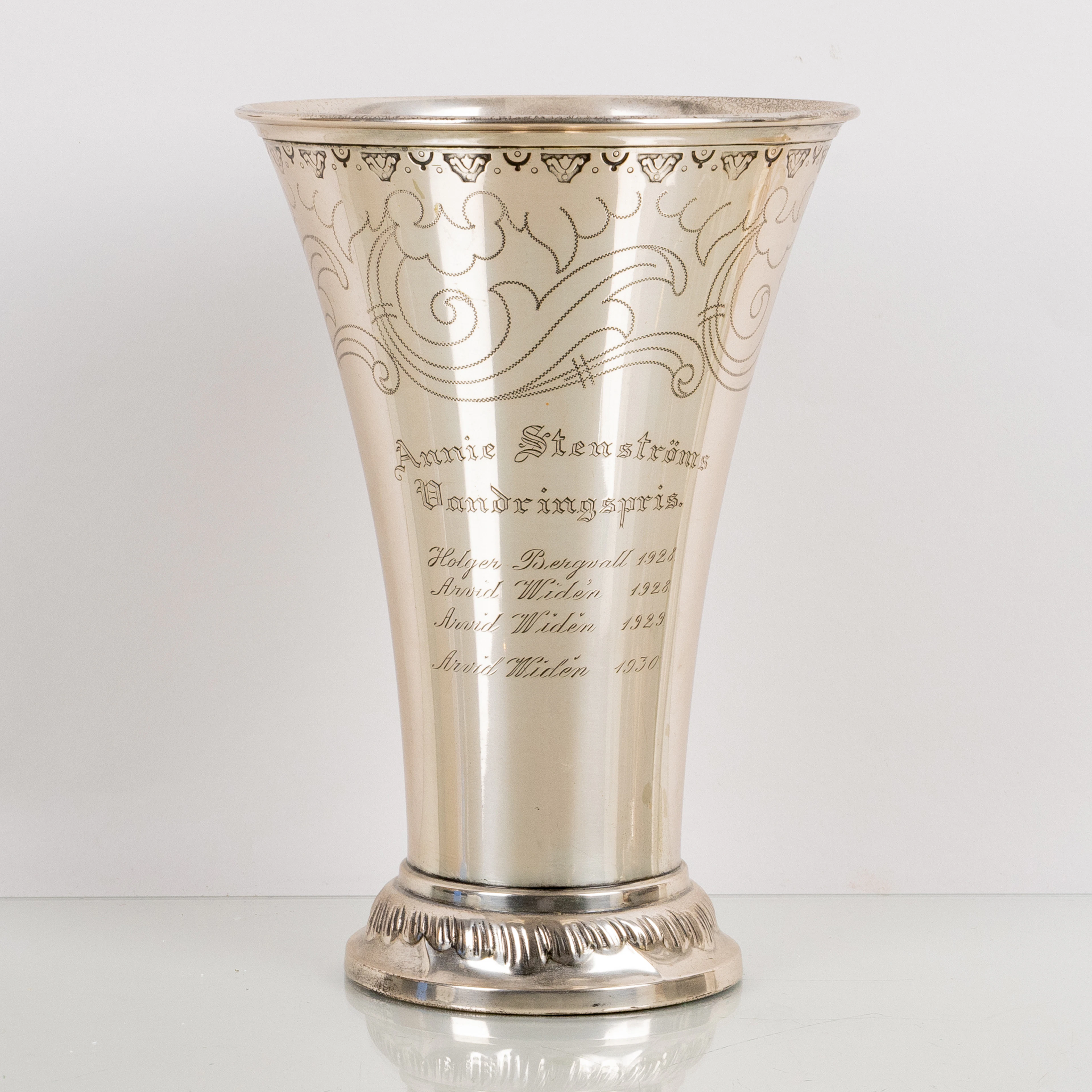 TAZZA, argento, CG Hallberg, 1927, peso circa 450 g