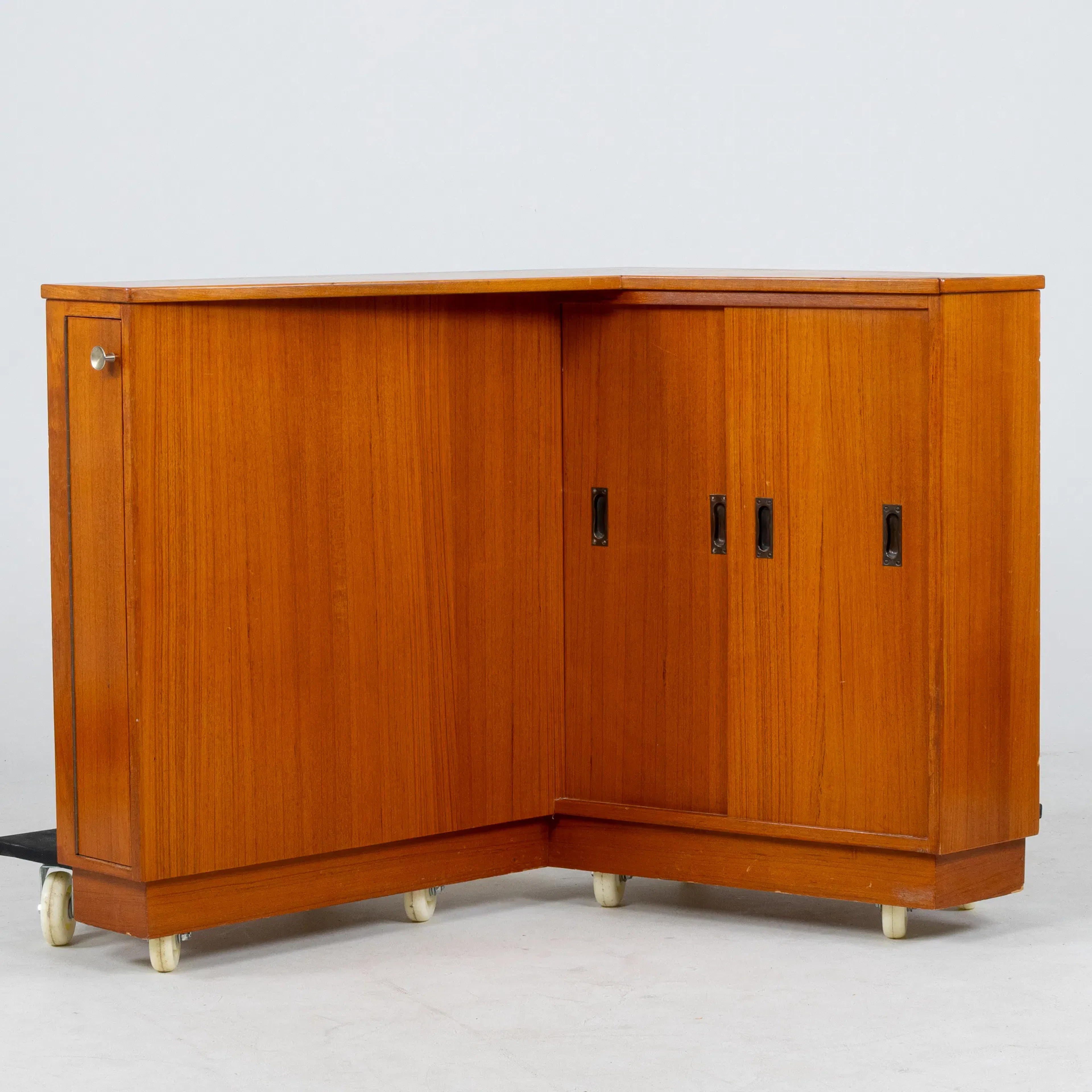GABINETES DE SERVICIO, DÉCADAS DE 1950/60