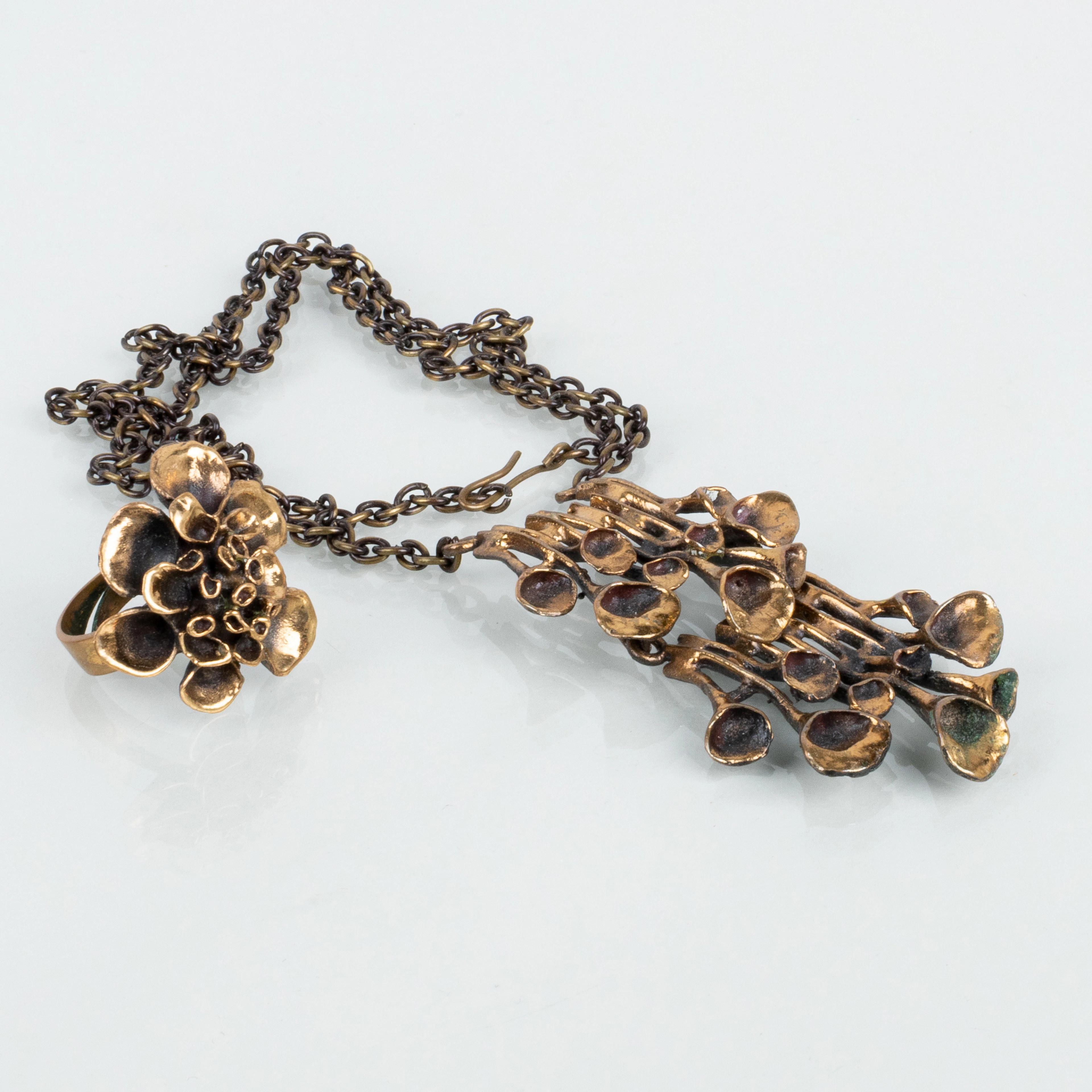 HANNU IKONEN, un collar y anillo de bronce, Finlandia
