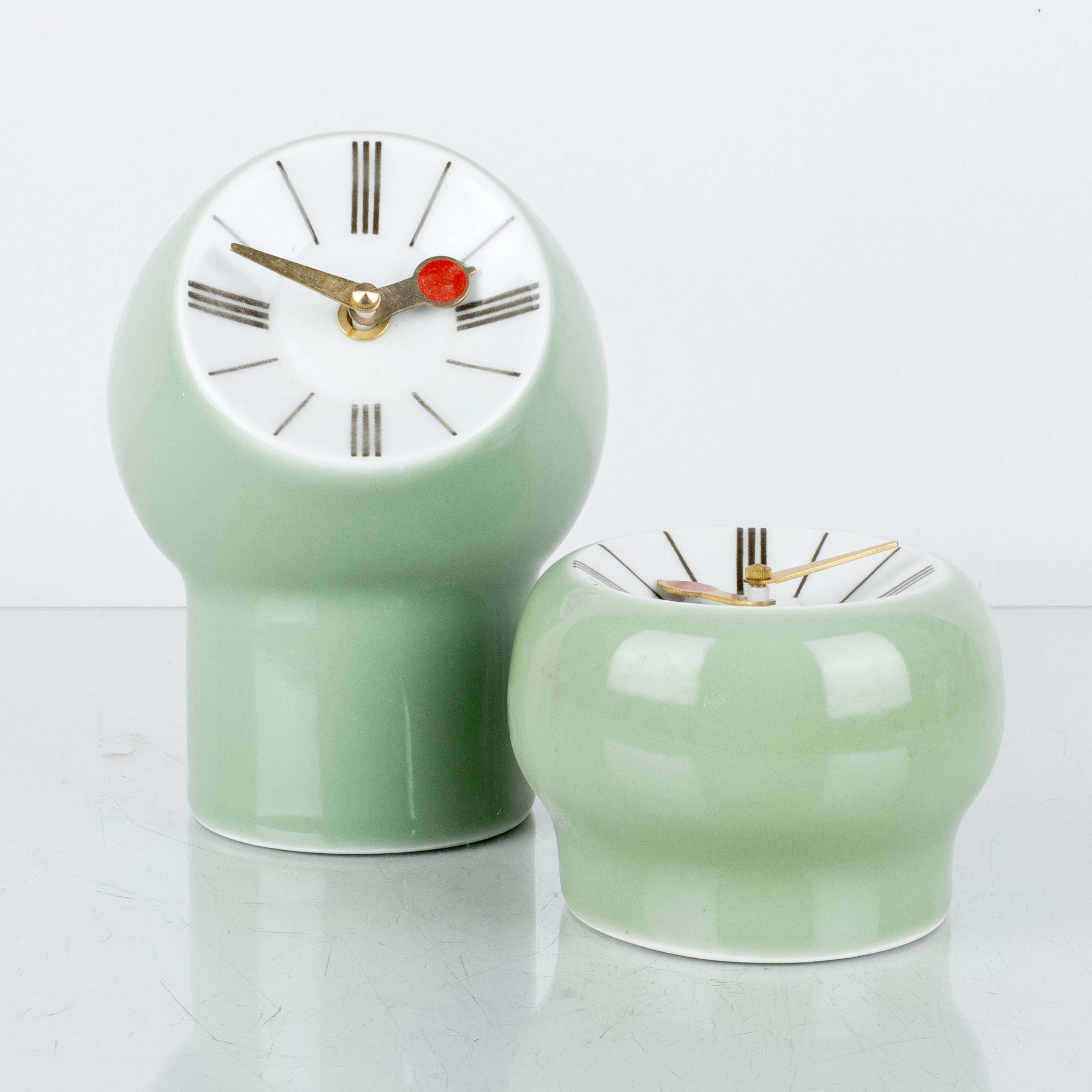 SNORRE LÆSSØE STEPHENSEN, un reloj de pared y mesa de porcelana, Royal Copenhague, Dinamarca