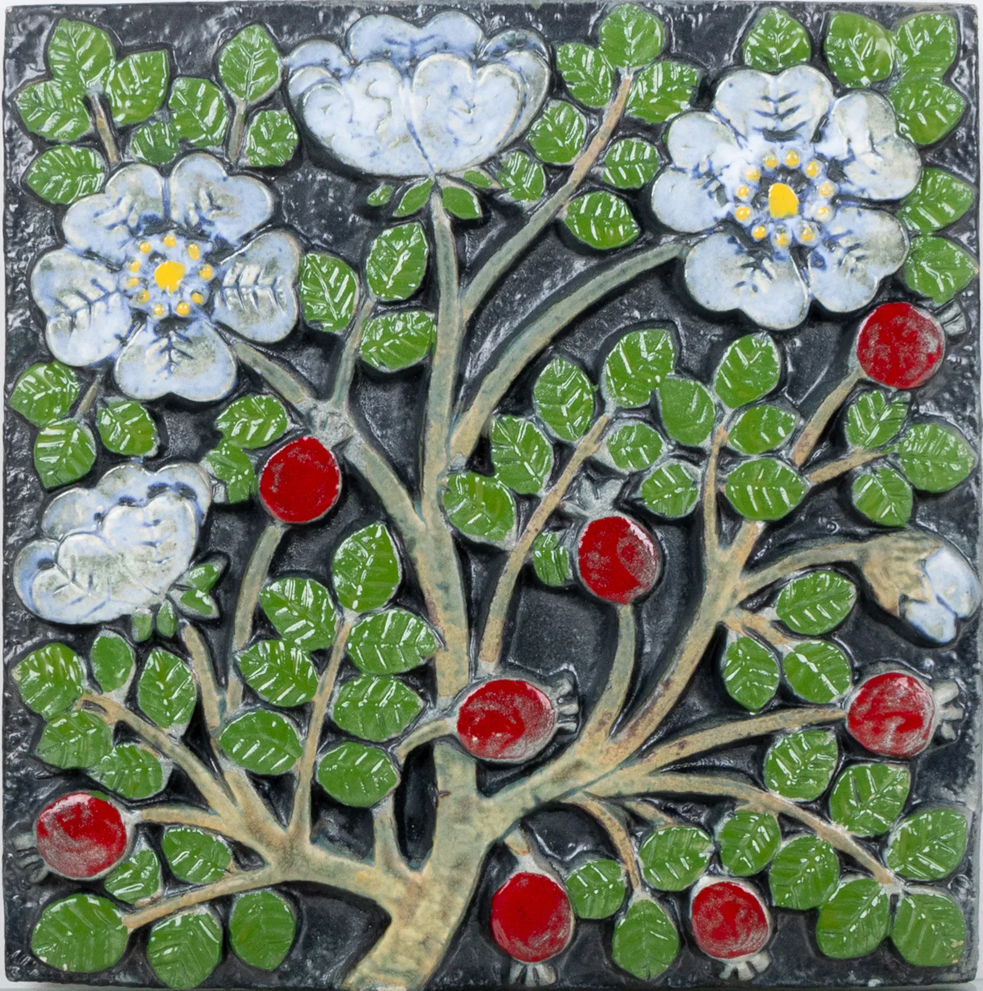 LISA LARSON, un relieve mural, "Escaramujo", de la serie "Pomona", 1971, Gustavsberg