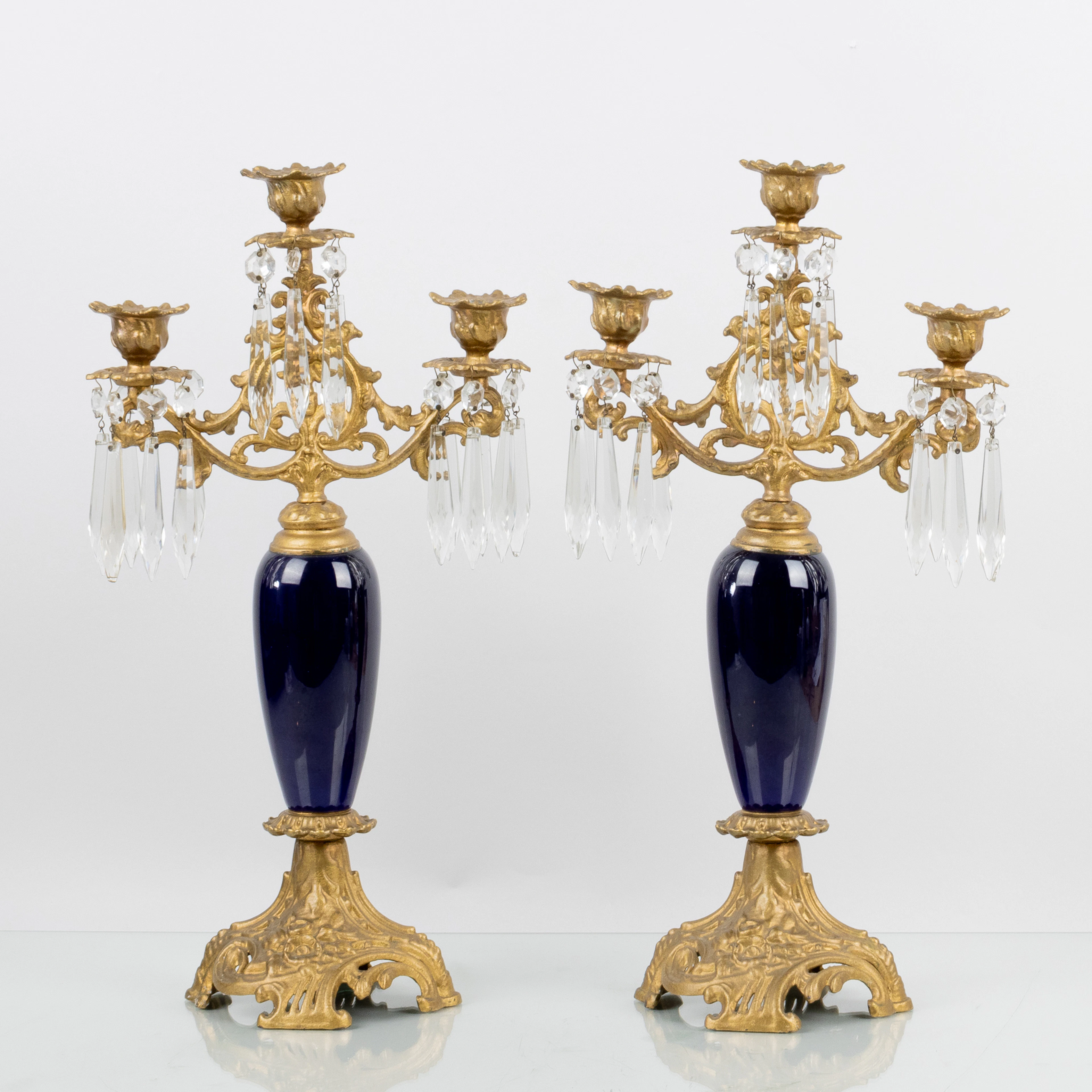 CANDELABRO, 1 par, metal bronceado, finales de 1800