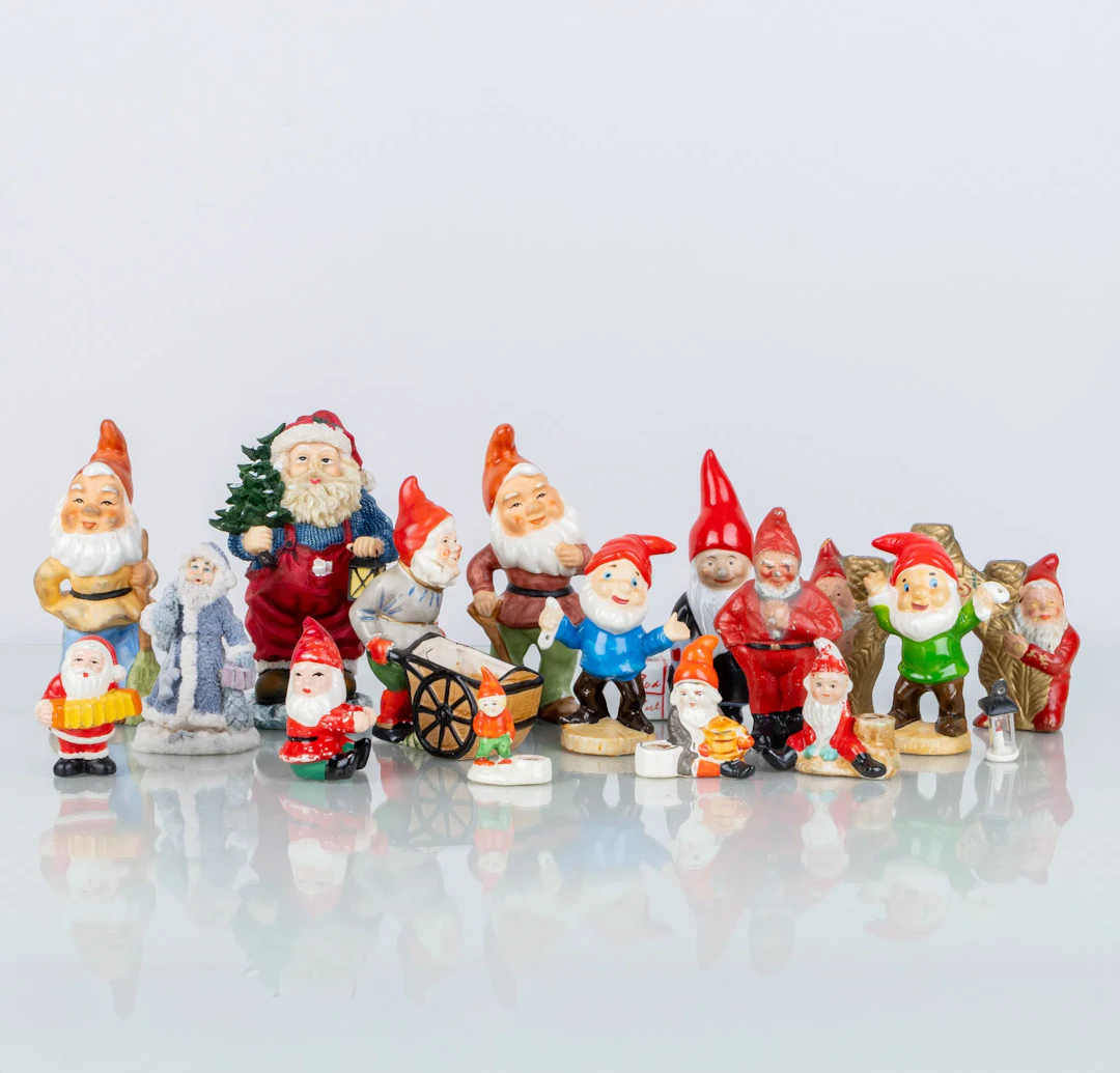 COLLECTION OF 14 Santas, ceramics, 1900s