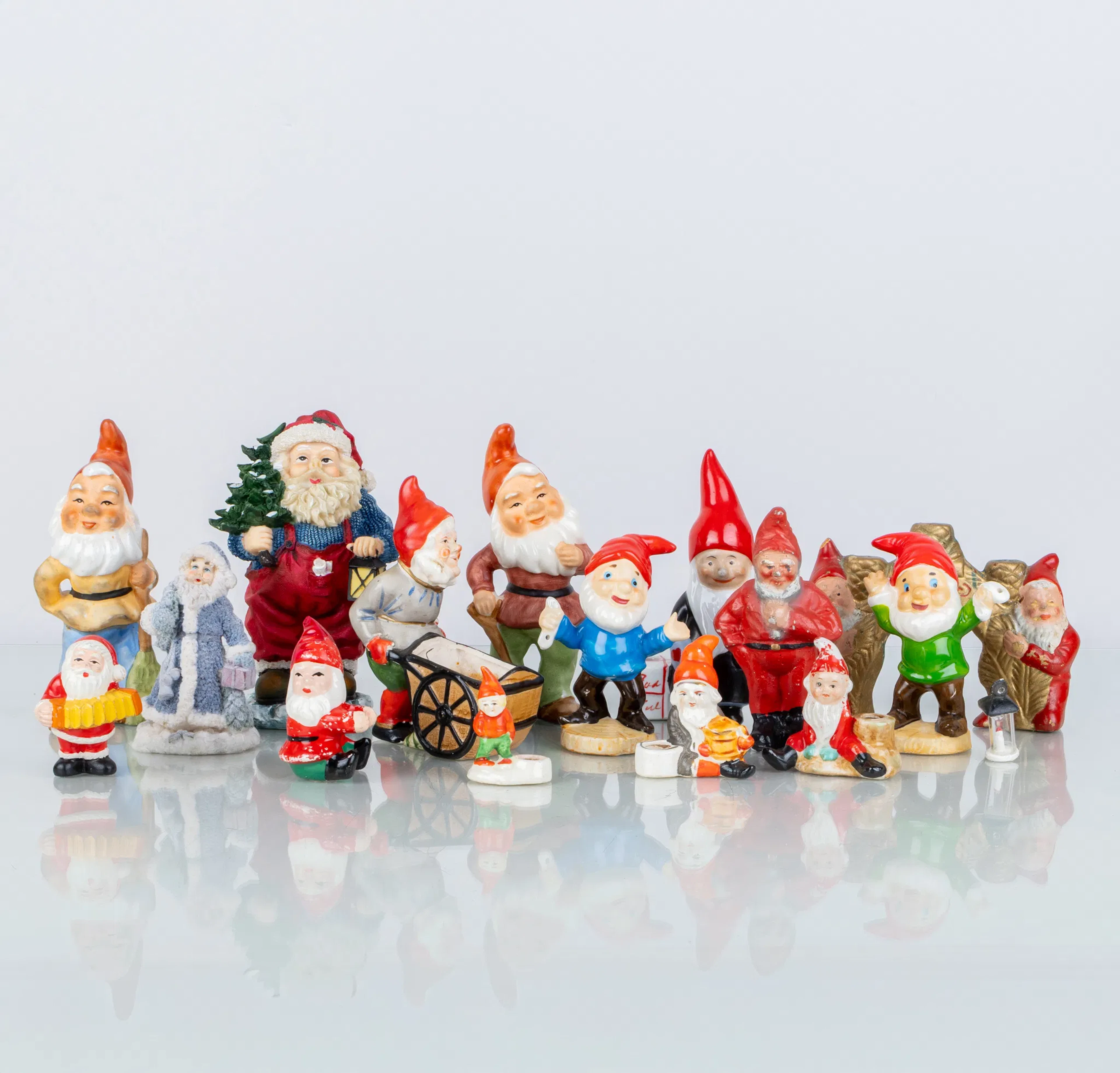 COLLECTION OF 14 Santas, ceramics, 1900s