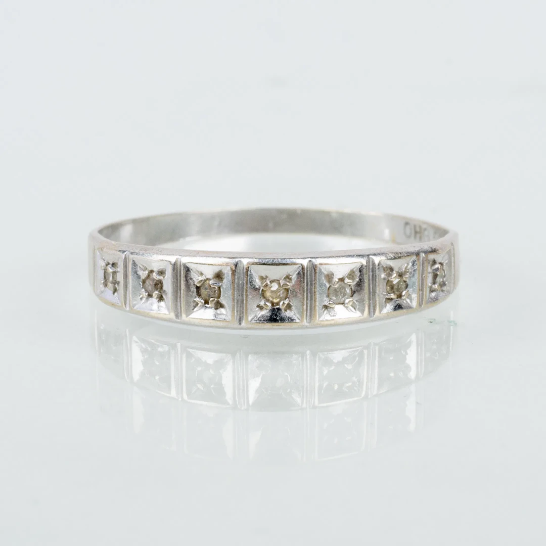 ALLIANSRING, 14k vitguld, med små rosenslipade diamanter