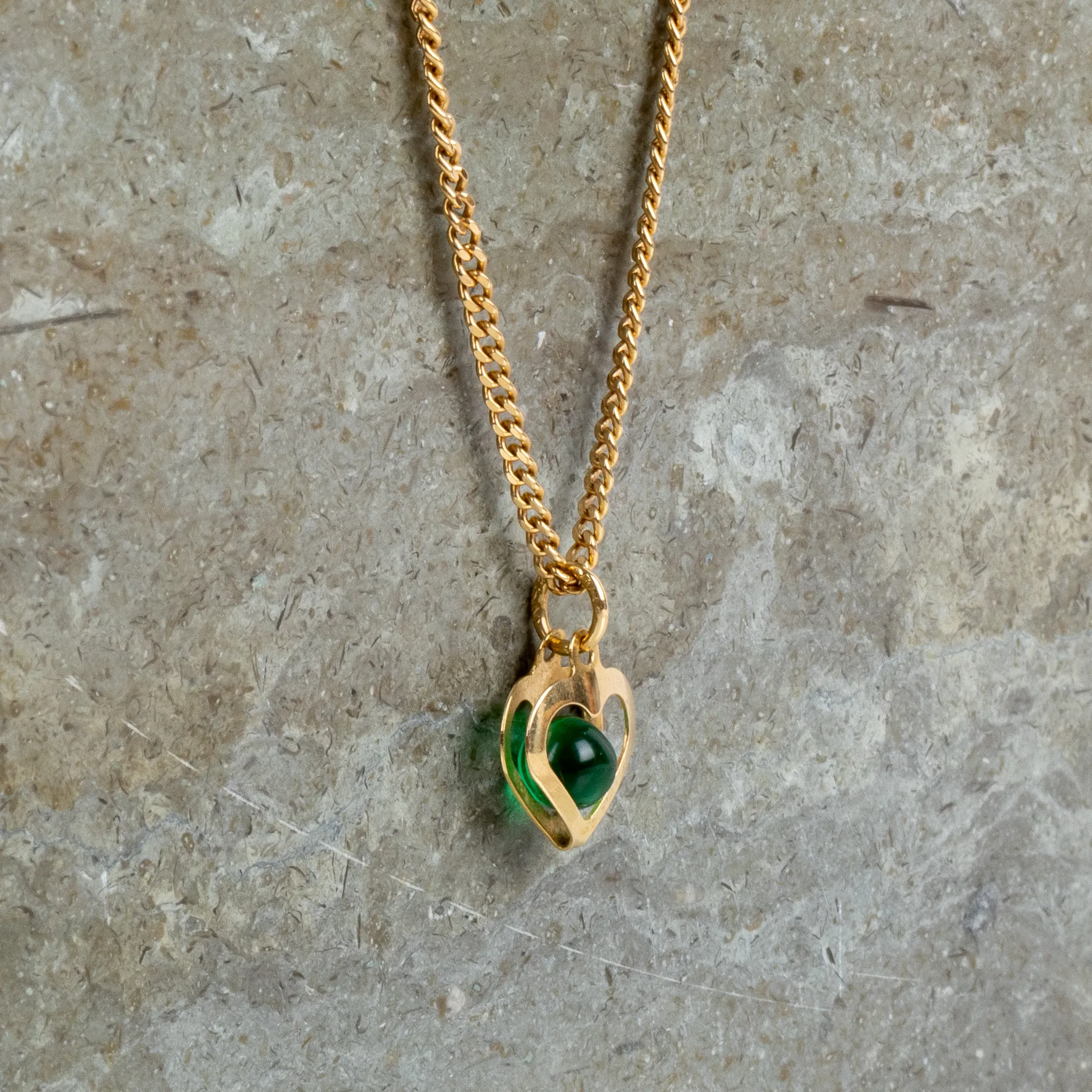 COLLIER, 18k, con colgante en forma de corazón
