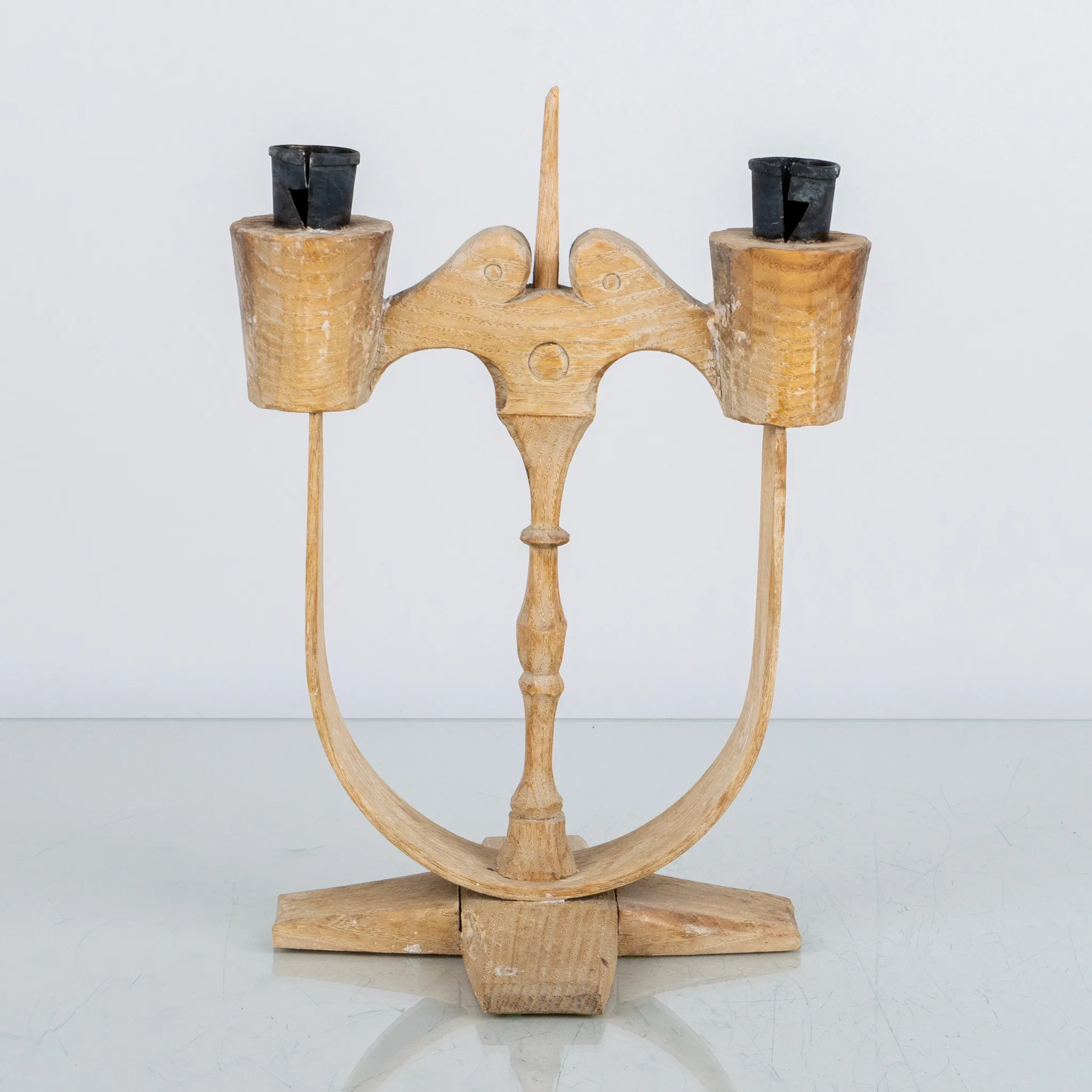MATTS ERIKSSON (Matts i Taserud), candelabro, madera y hierro forjado, Arvika