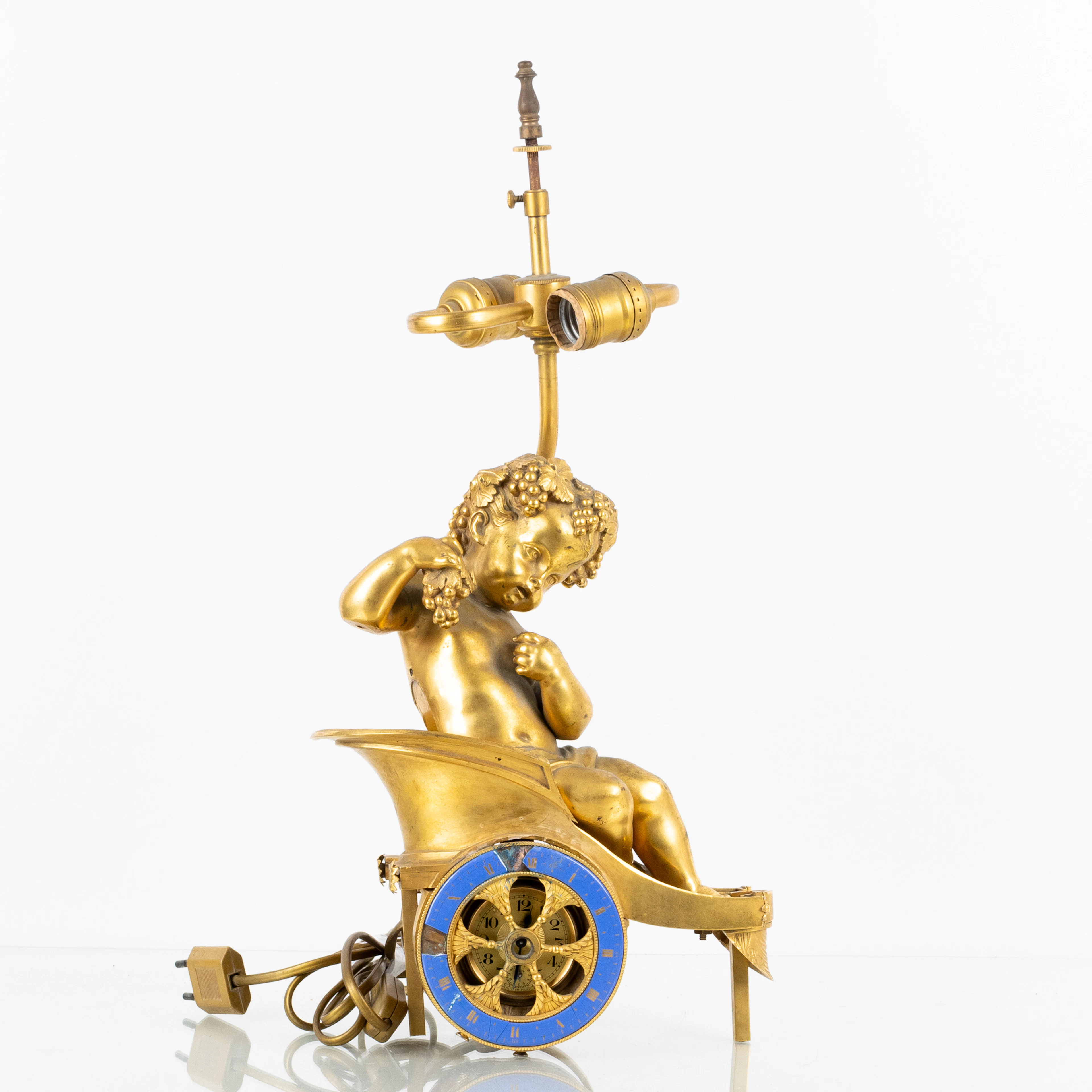 LÁMPARA DE MESA, metal dorado, con mecanismo de relojería, 1800/1900