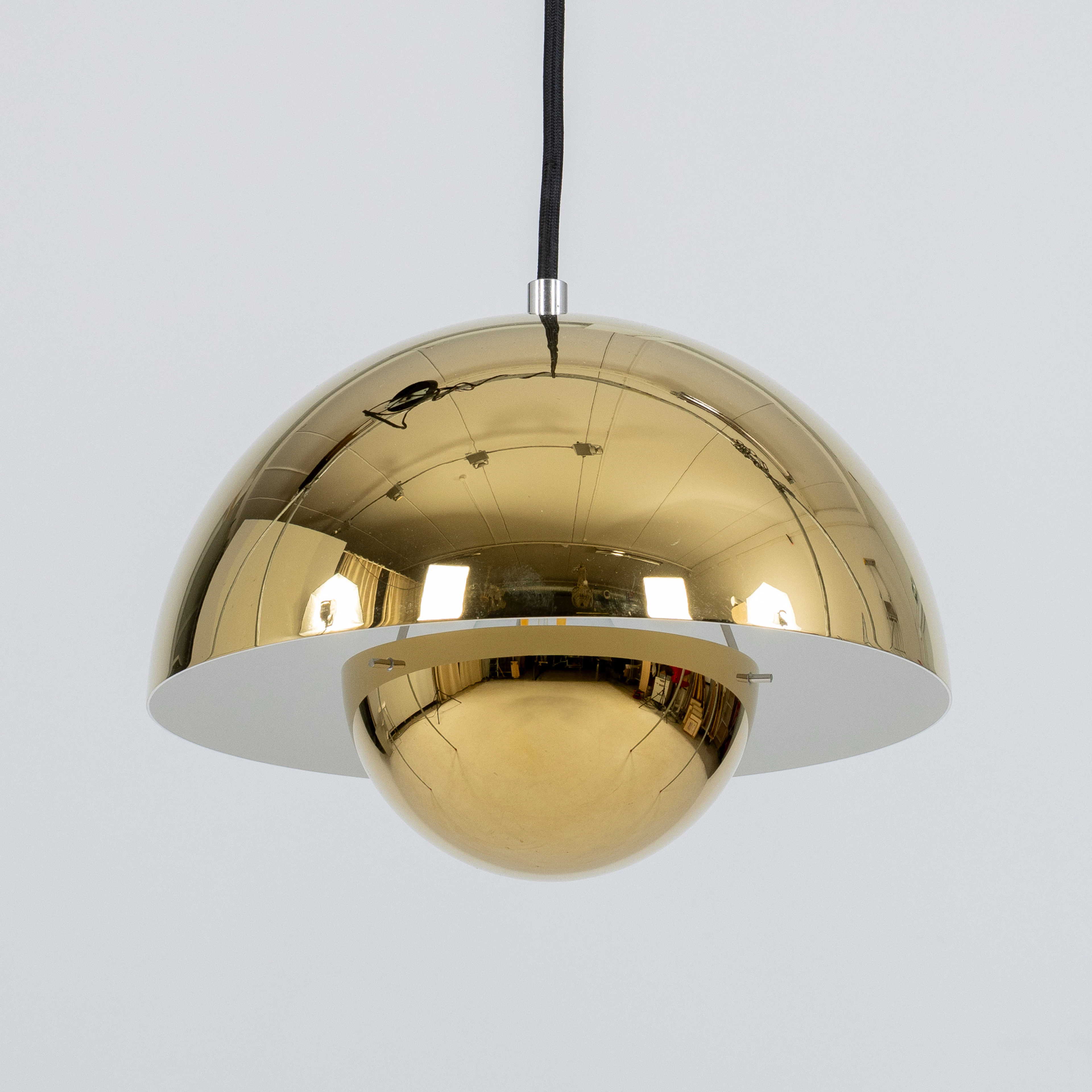 VERNER PANTON, una lampada a sospensione "Flowerpot" e Tradition Copenhagen