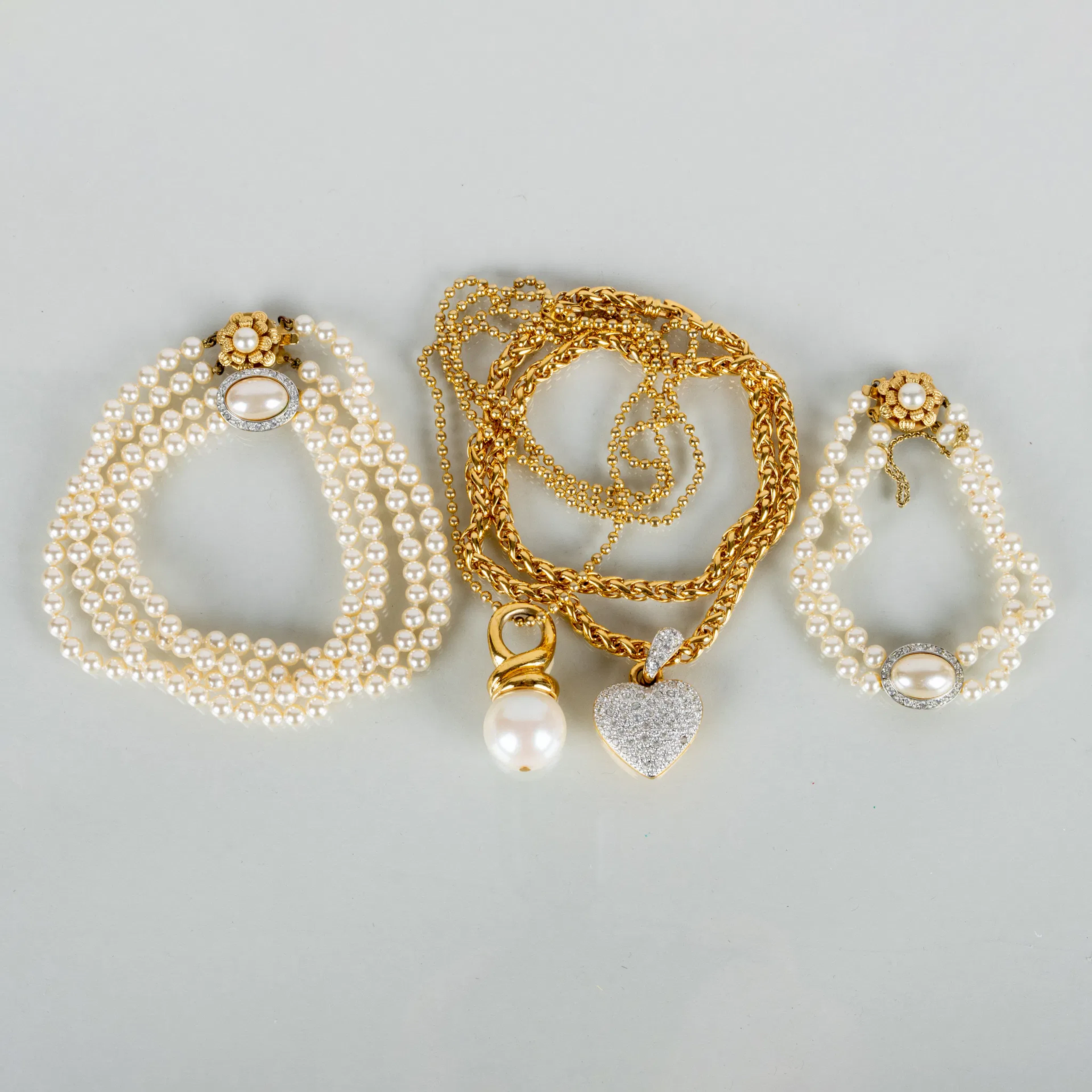 COLLIES Y PULSERAS, 4 piezas, bisutería, siglos XX/2000