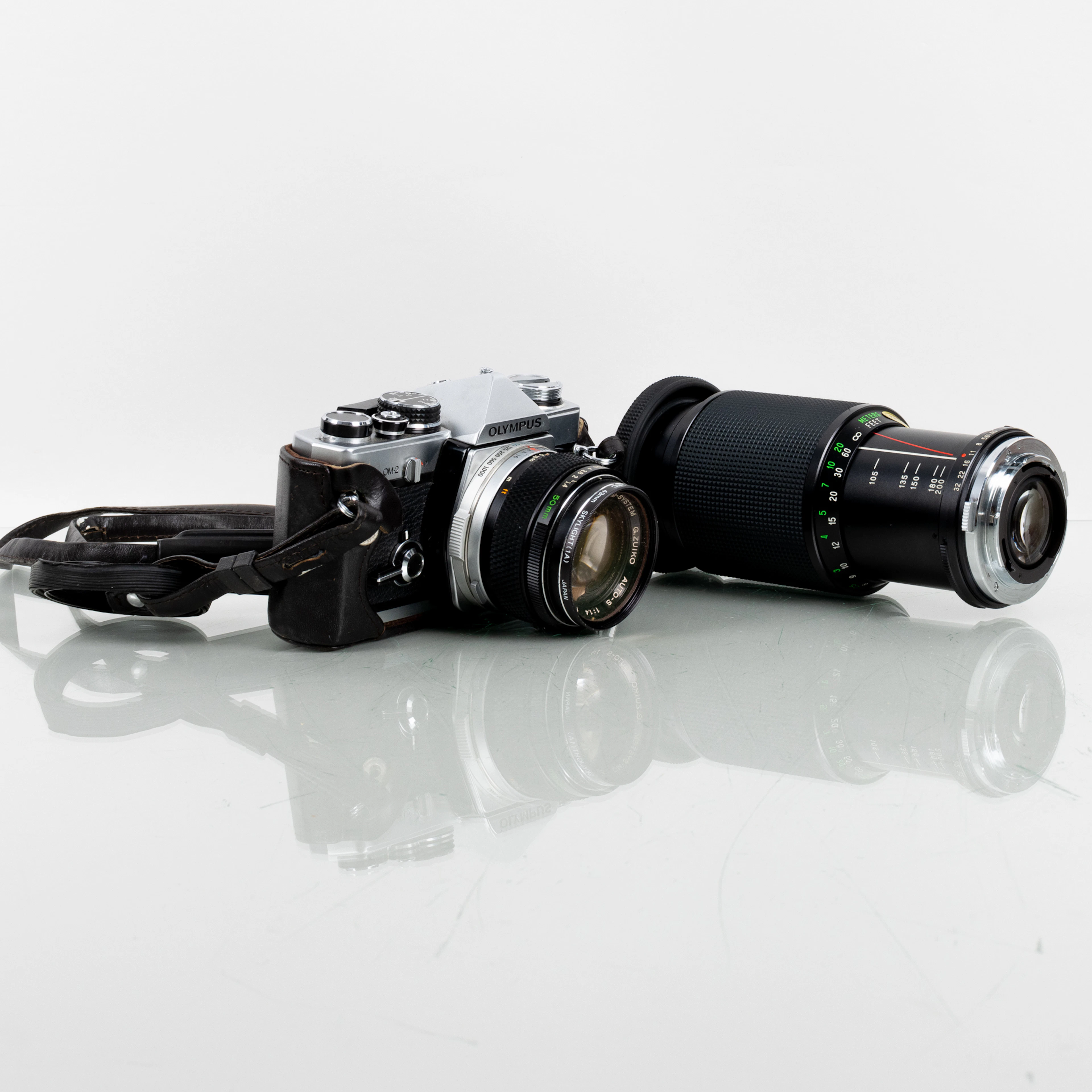 MACCHINA FOTOGRAFICA, Olympus OM-2, con 2 obiettivi, seconda metà del 20° secolo