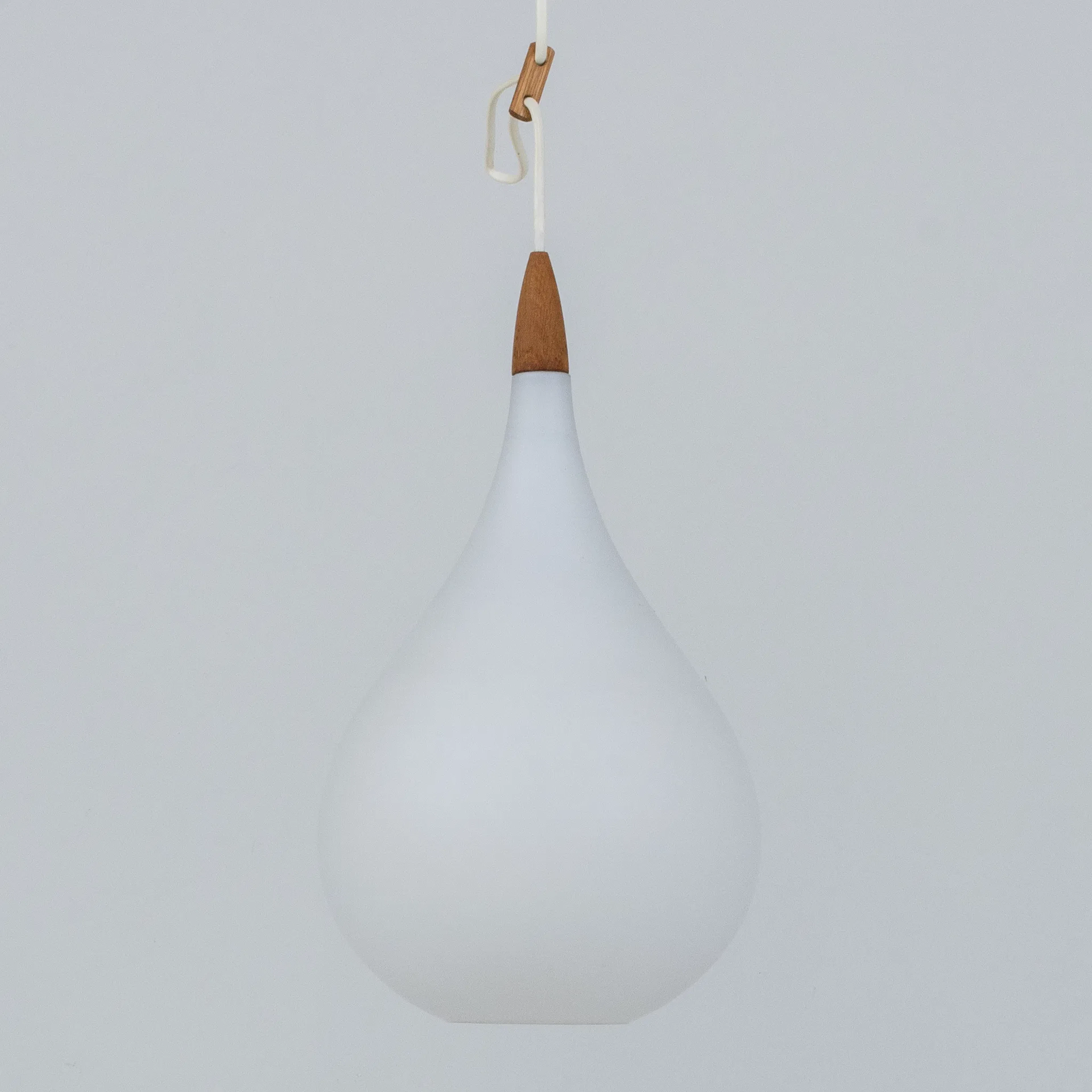 UNO & ÖSTEN KRISTIANSSON, UNA LAMPADA A SOSPENSIONE "Droppen", Luxus, Vittsjö, anni '50