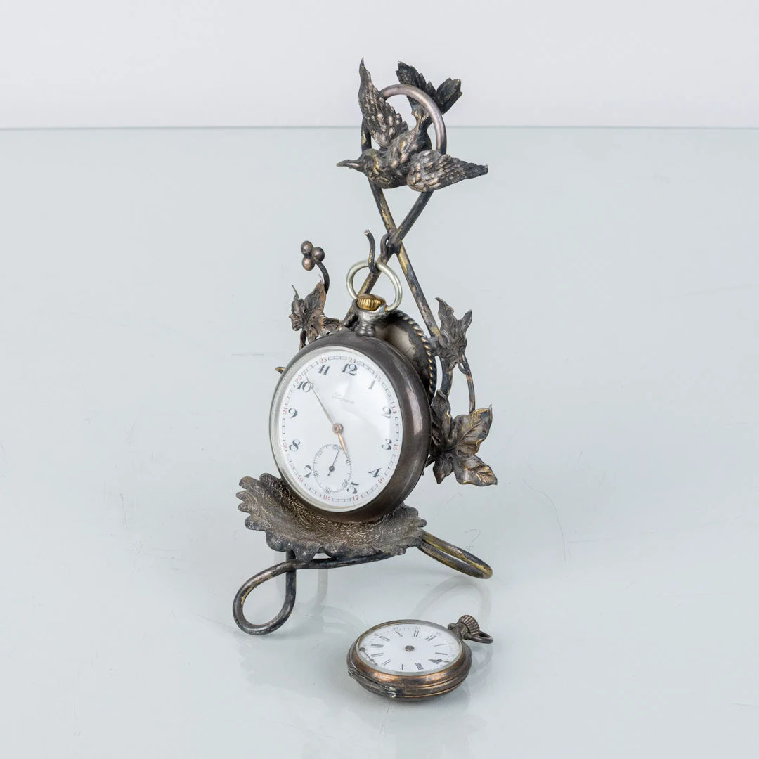 RELOJ DE BOLSILLO, 2 piezas, plateado, con portabolsillos, primera mitad del siglo XX