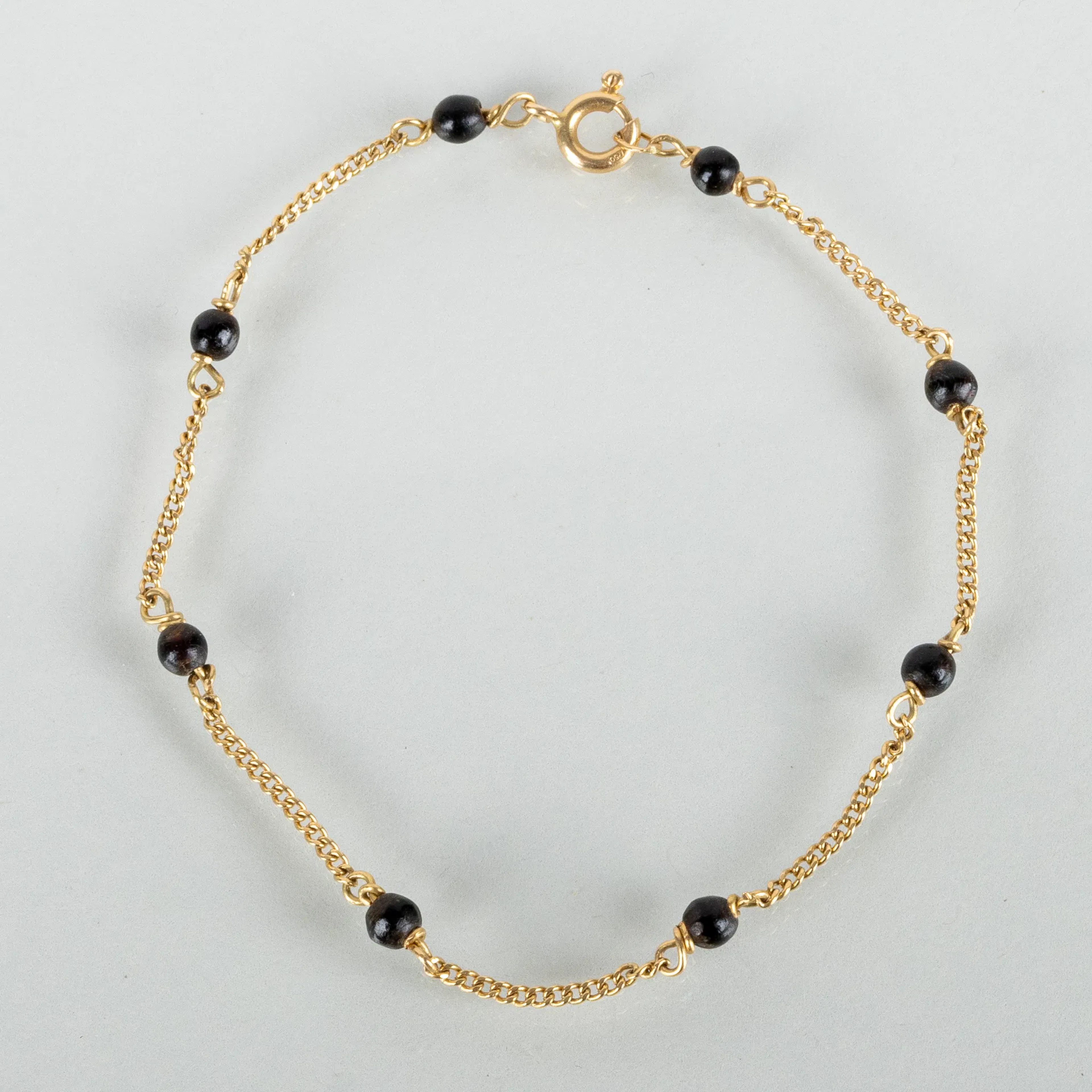 PULSERA, oro de 18 quilates, con cuentas negras, probablemente la segunda mitad del siglo XX
