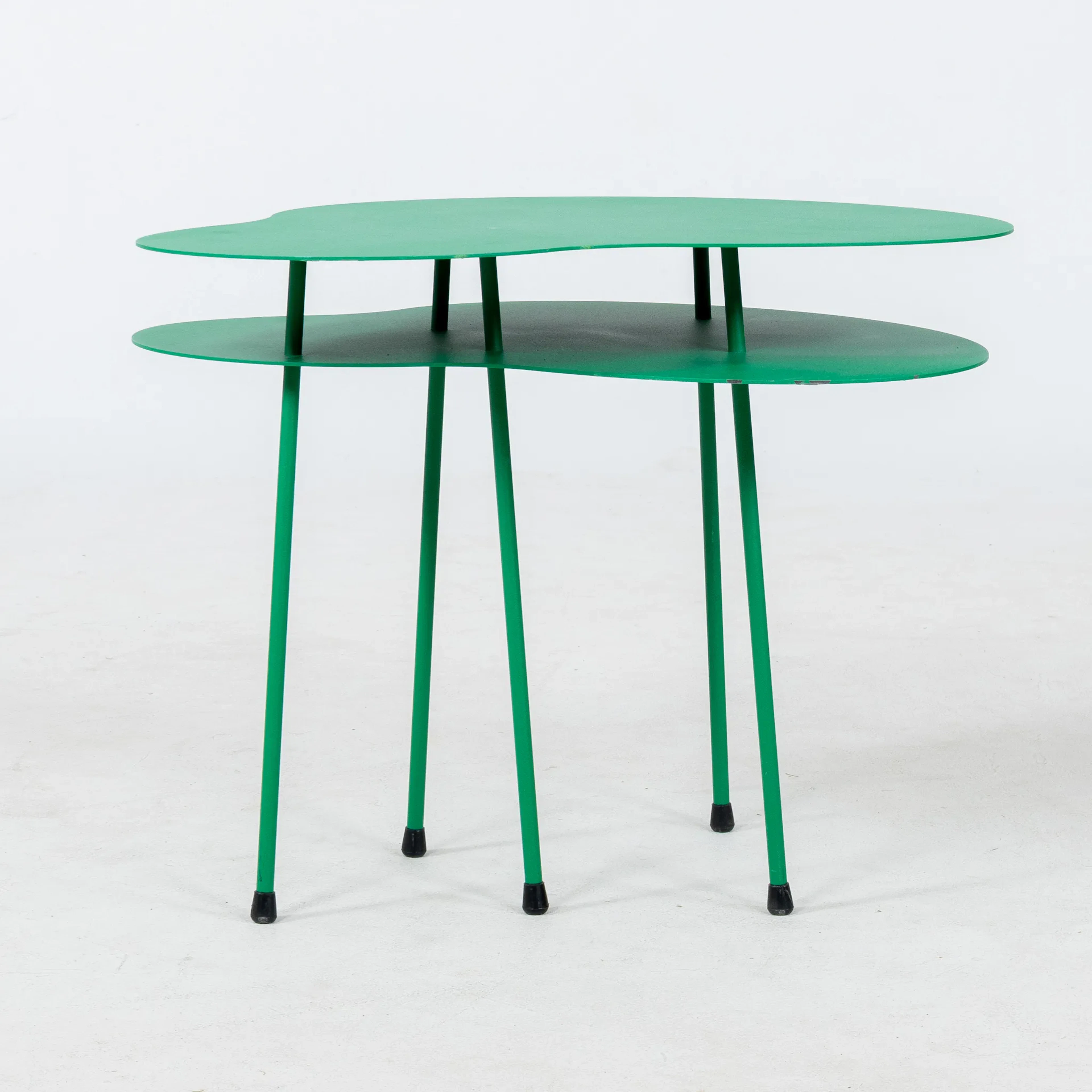 CLAESSON KOIVISTO RUNE, una mesa auxiliar "Amazonas", Offecct, año de diseño 2008