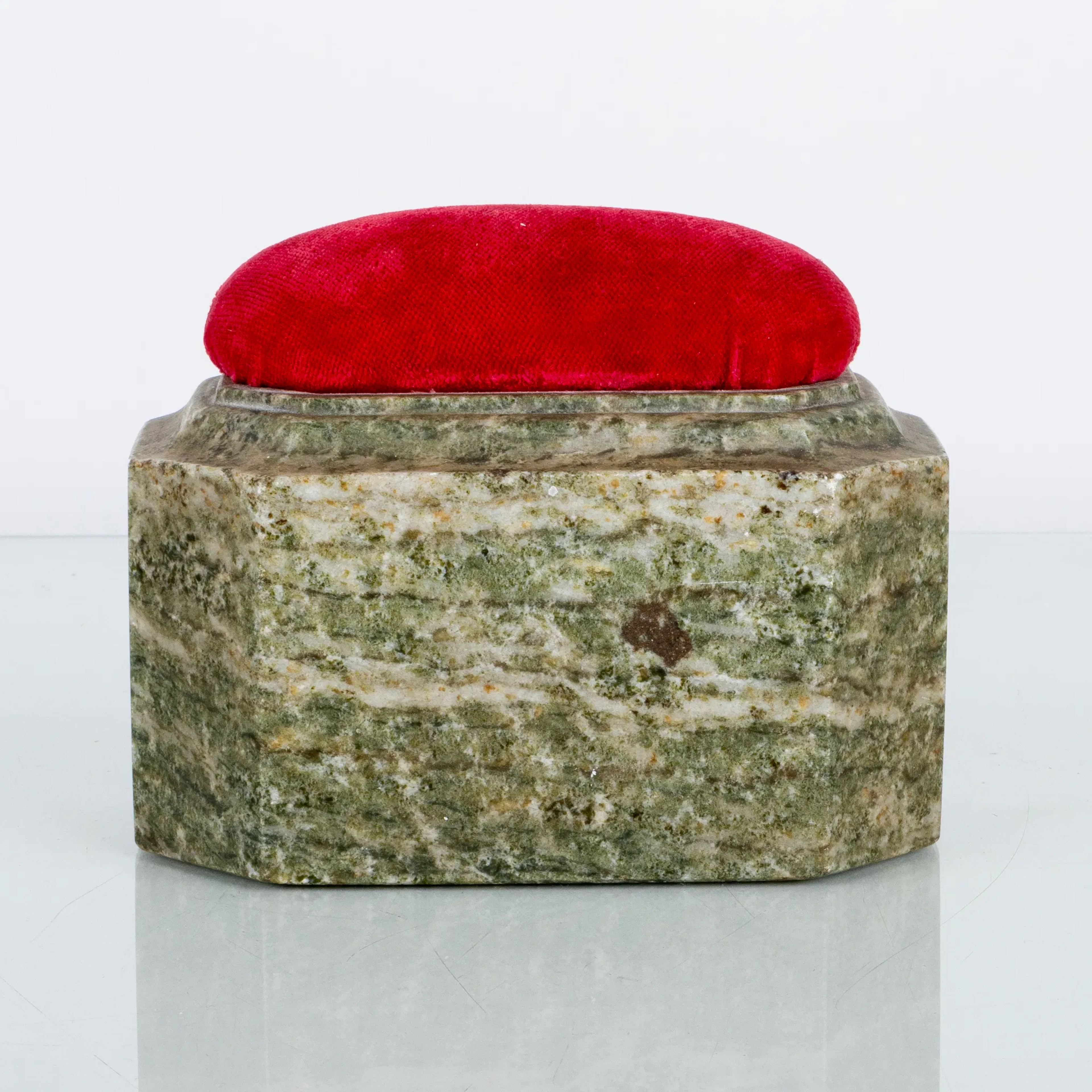 COJÍN DE AGUJA, MÁRMOL DE KOLMÅRD, SIGLO XIX