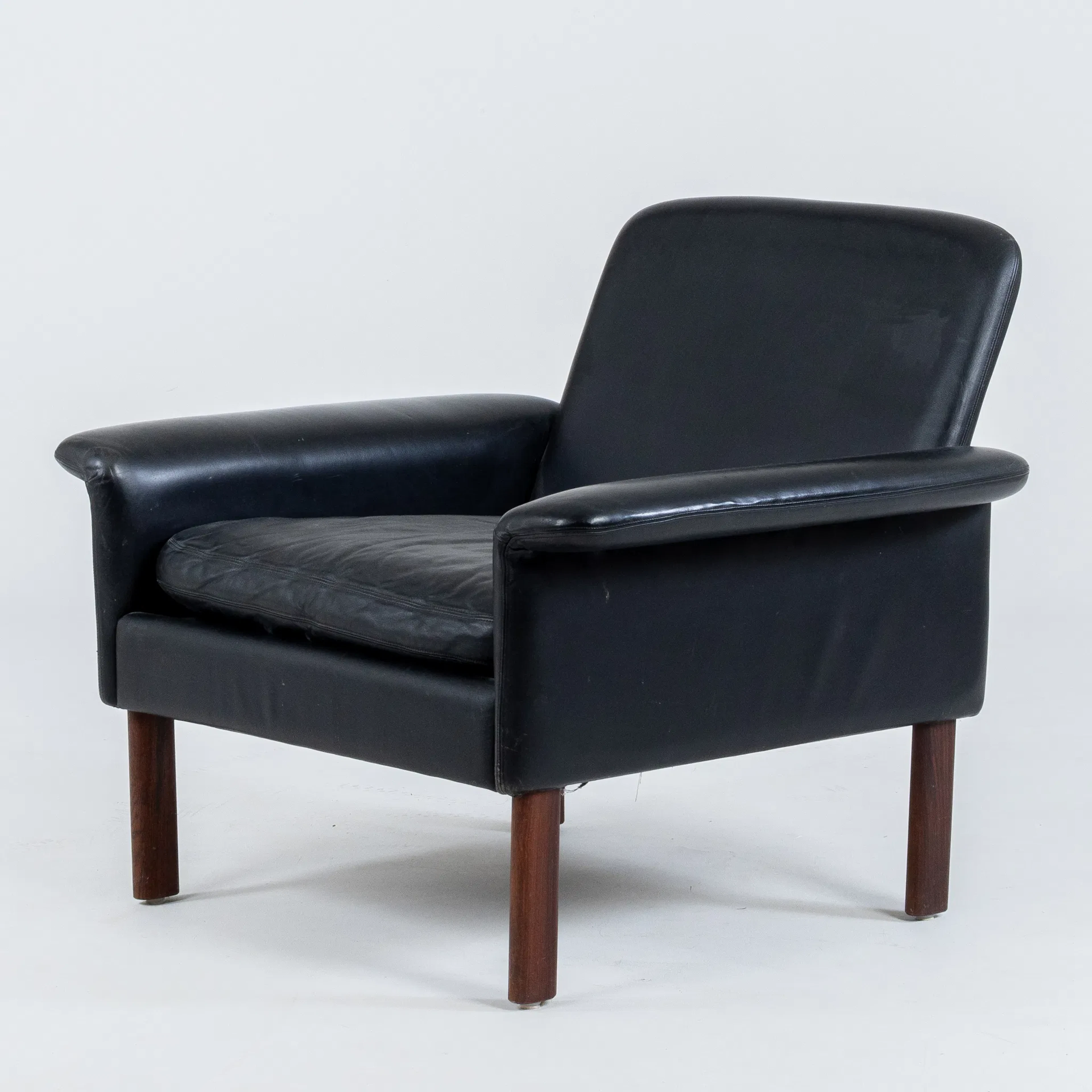 SILLÓN, años 60/70, tapicería de cuero