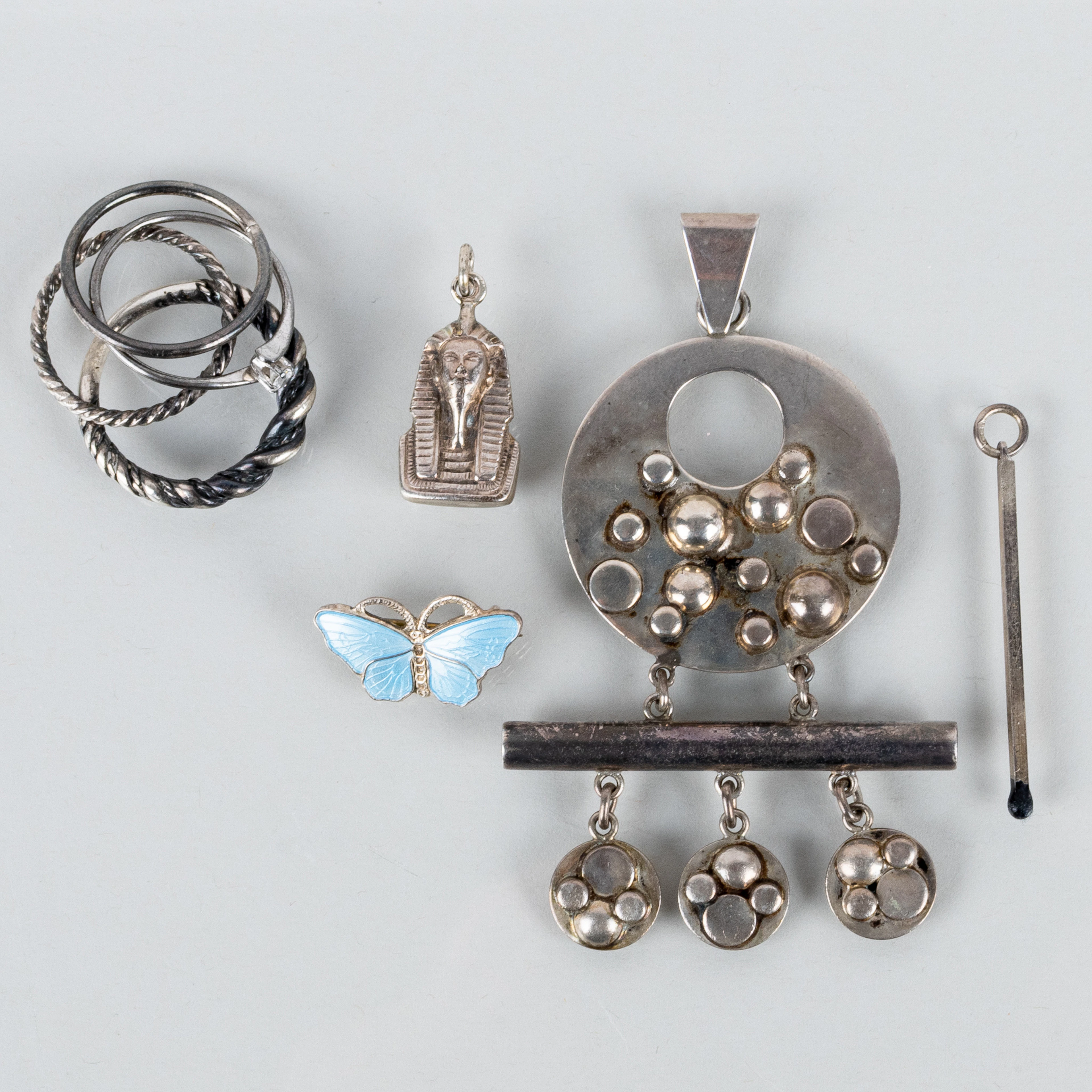 COLECCIÓN DE JOYERÍA, 8 piezas, plata azul, siglo XX