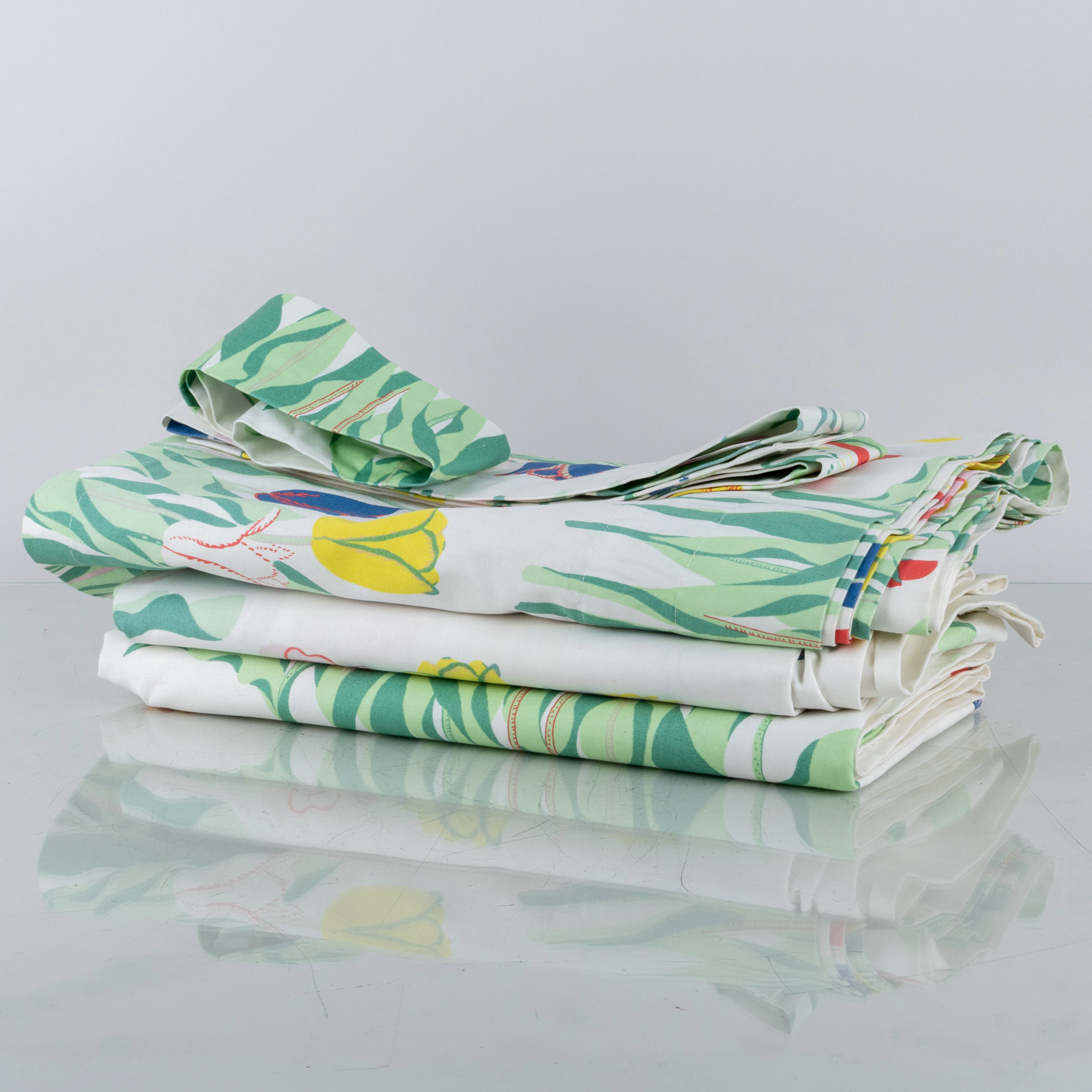 JOSEF FRANK, un set di tende "Tulipano", cotone, Firma Svenskt Tenn