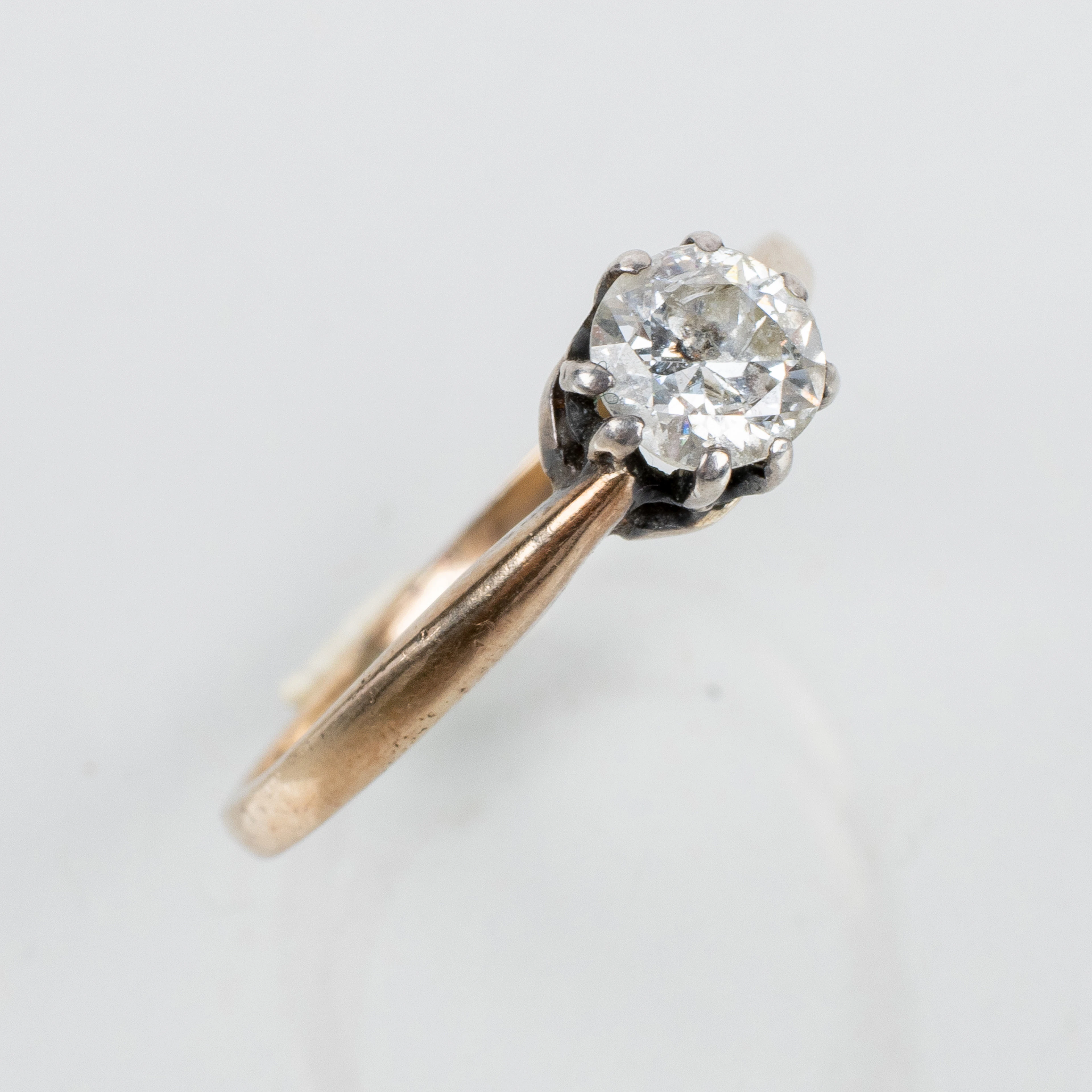 ANILLO DE PIEDRA ÚNICA, oro de 14 quilates y oro blanco, con diamante de tallado antiguo