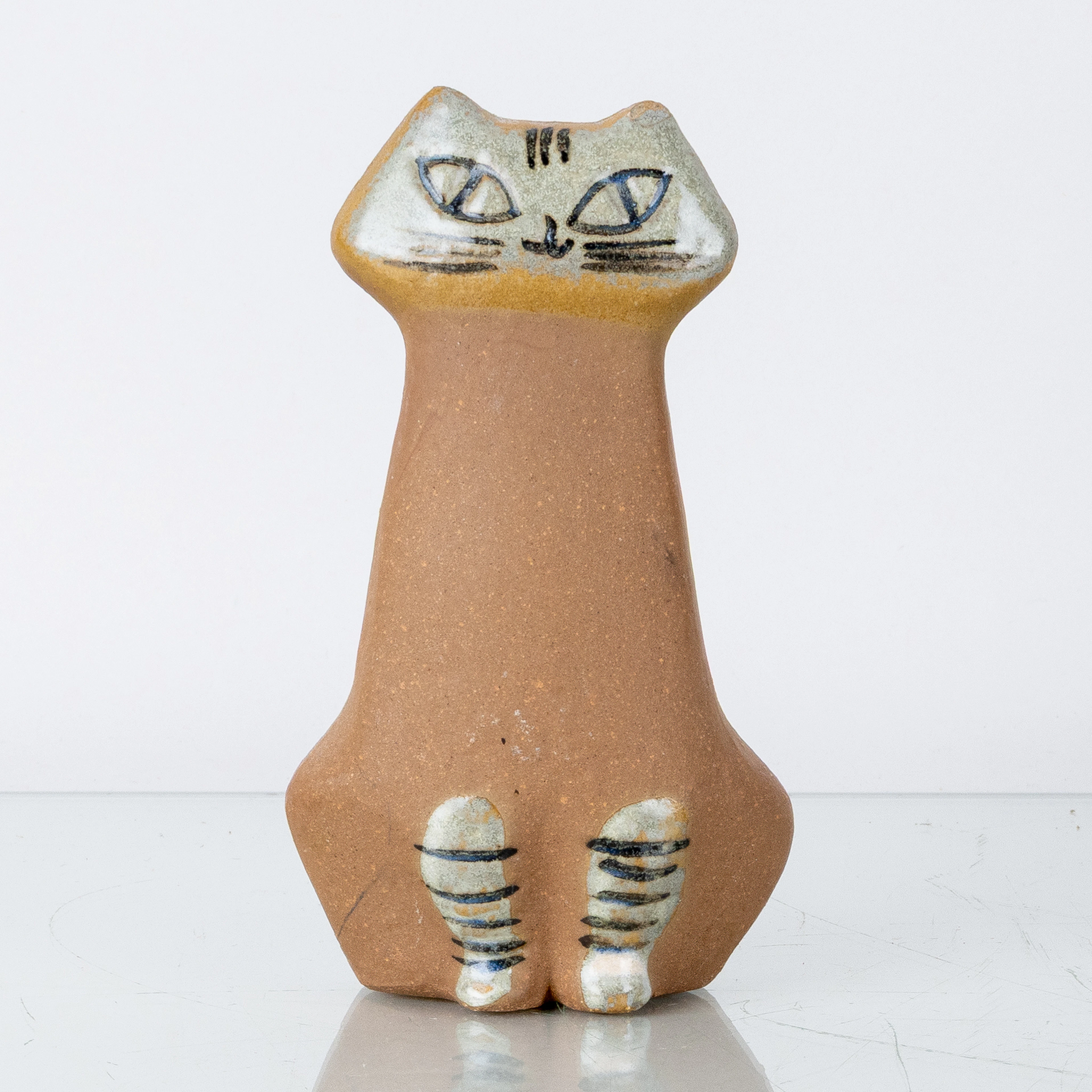 LISA LARSON, una figura de cerámica, "Gato" de la serie "Little Zoo", Gustavsberg