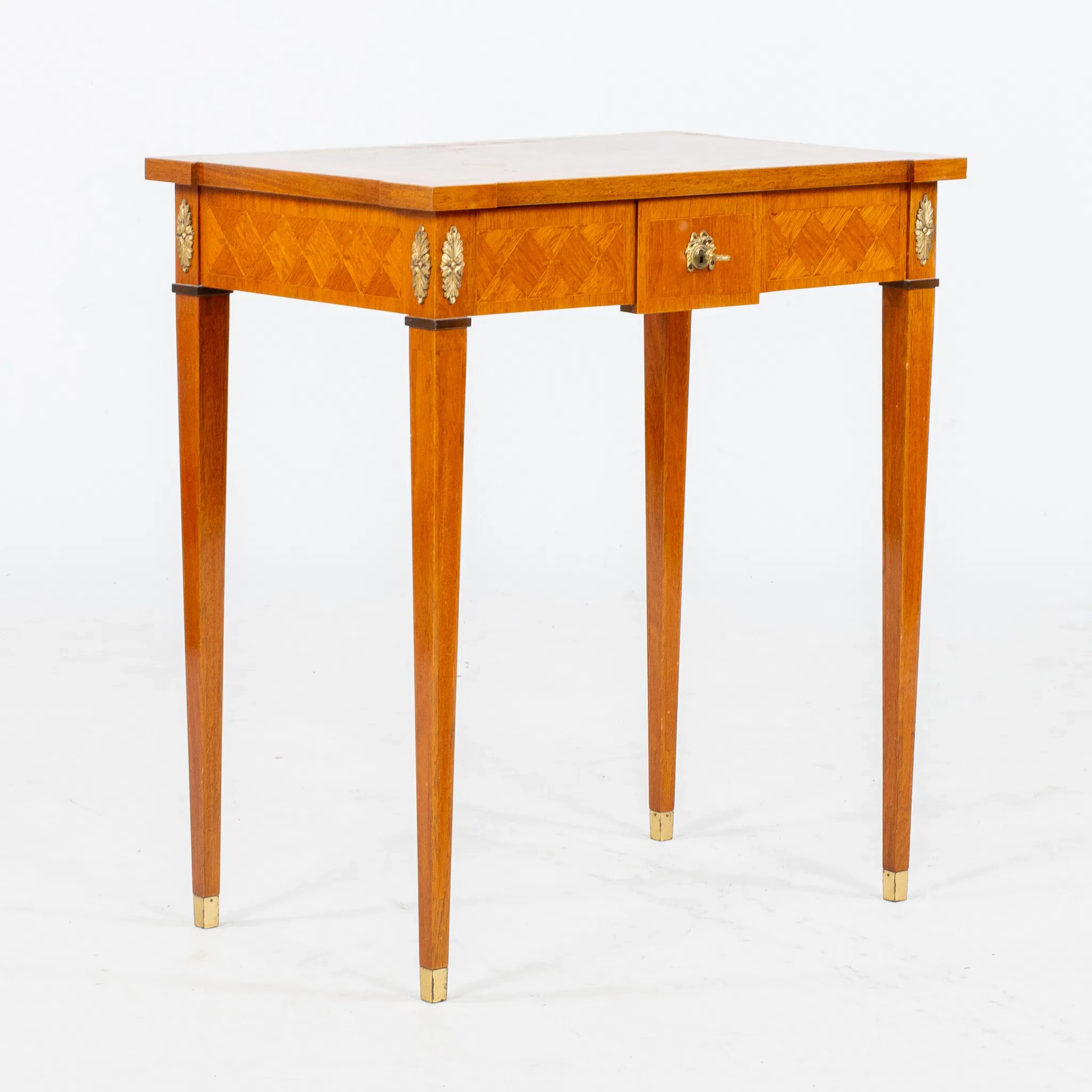 MESA DE COSTURA, estilo gustaviano, primera mitad del siglo XX
