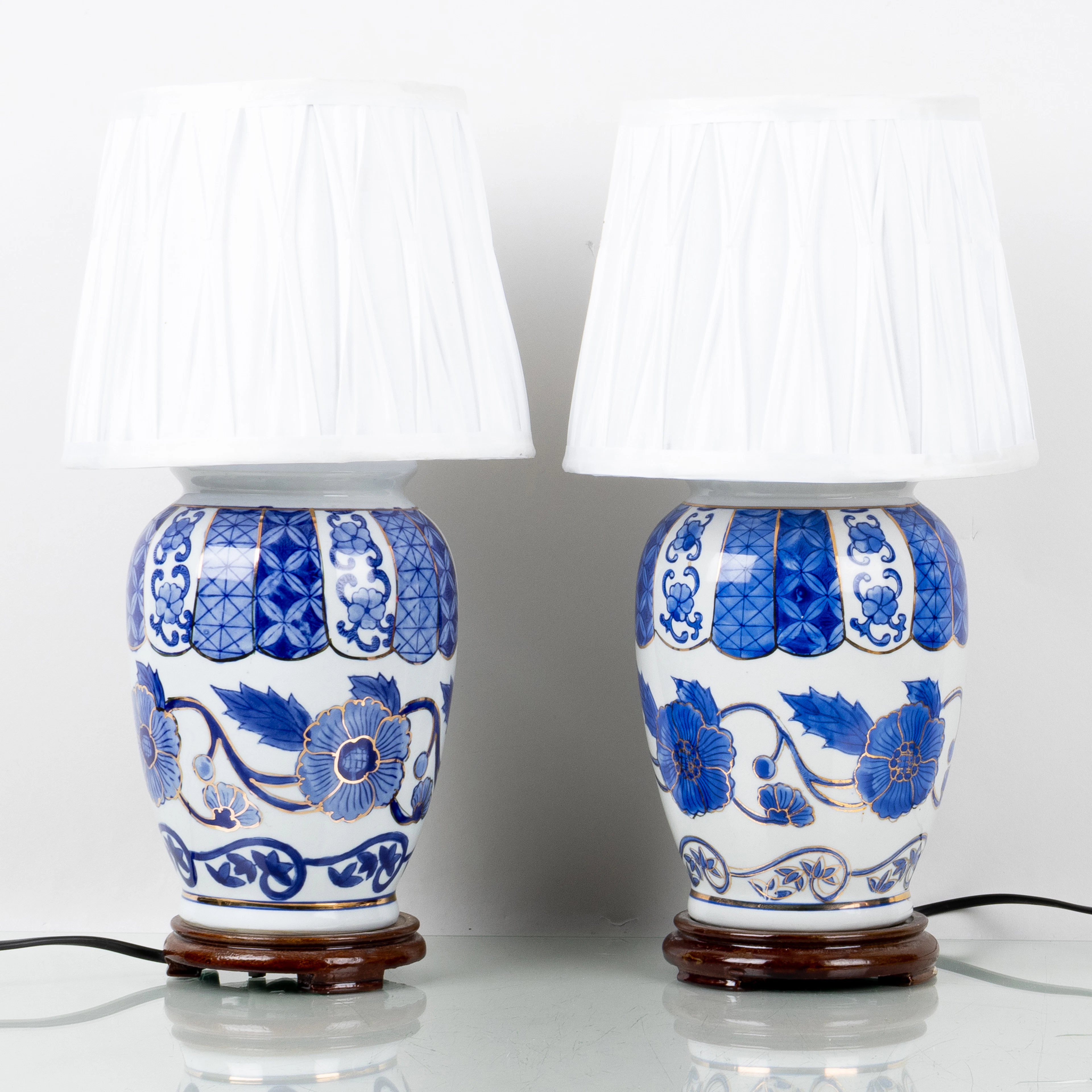 LÁMPARAS DE MESA, 1 par, porcelana, estilo oriental, década de 2000