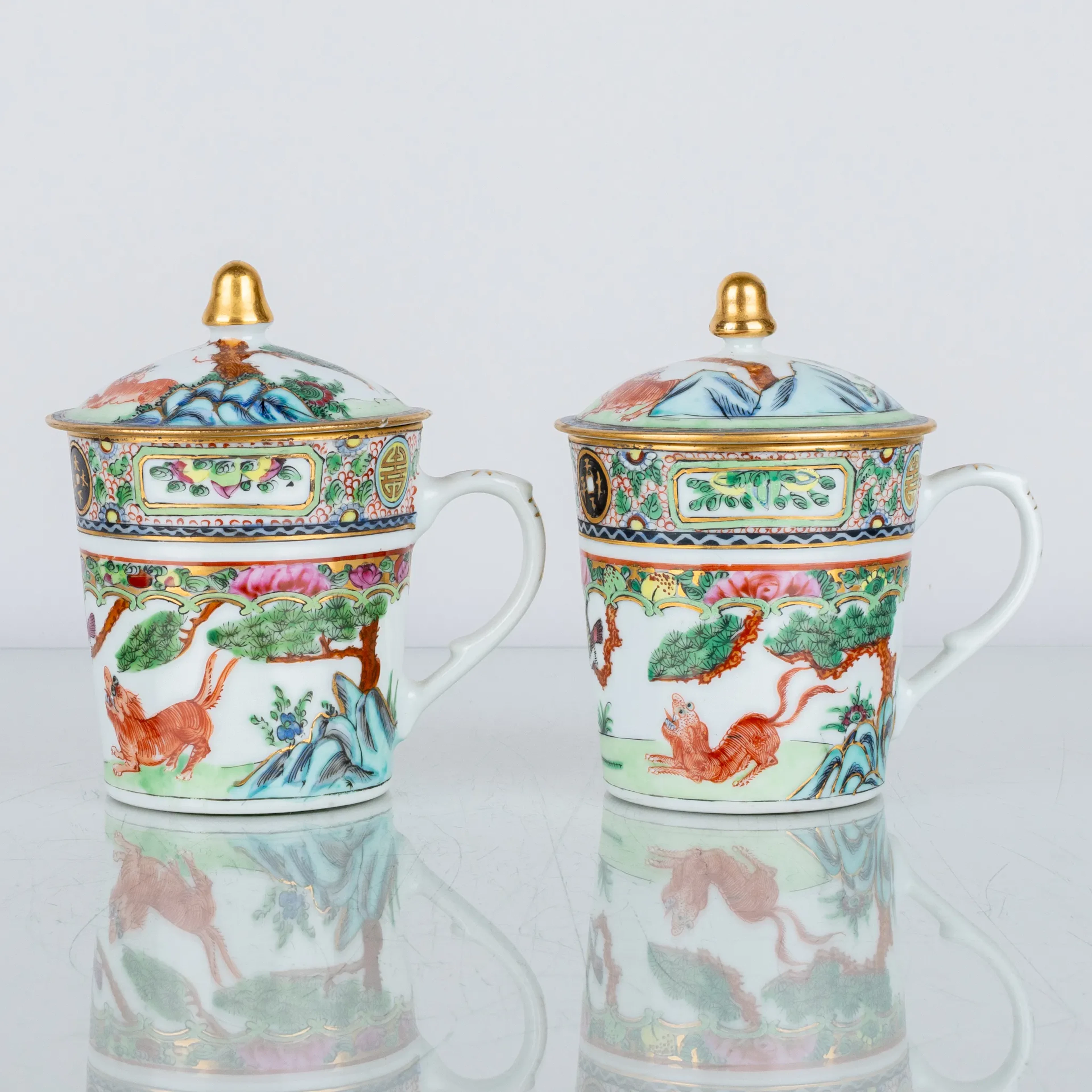 TAZAS DE TÉ CON TAPA, 1 par, porcelana, China, 1900s