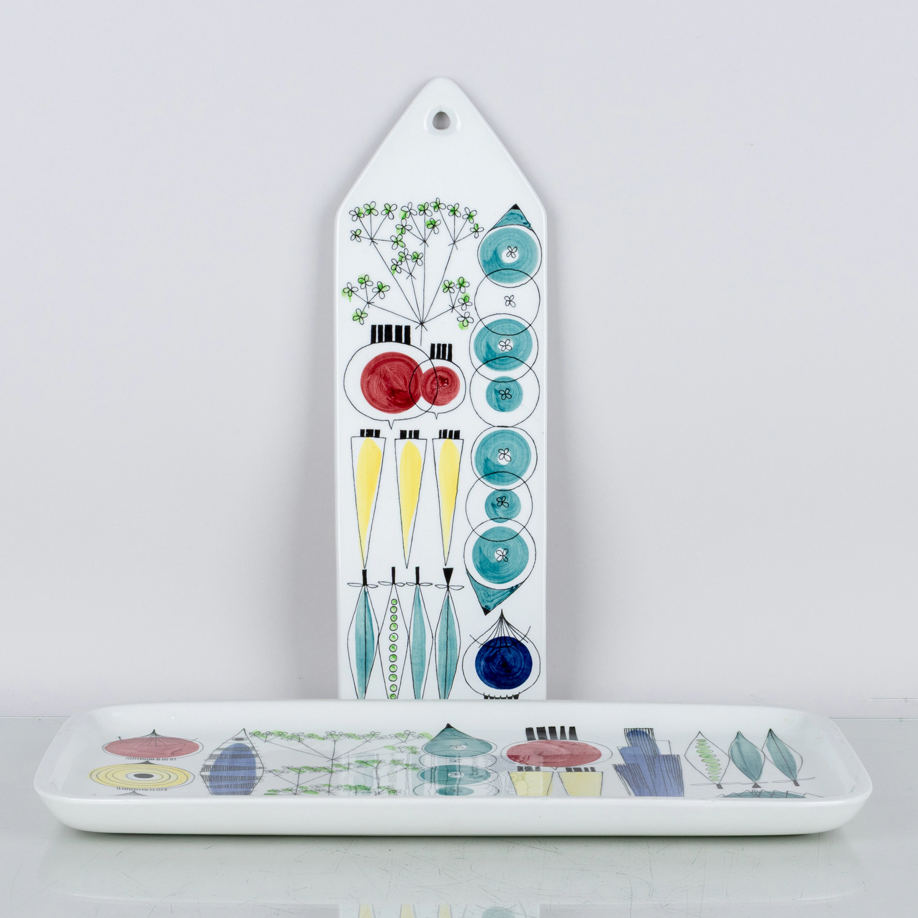 MARIANNE WESTMAN, una bandeja y tabla de porcelana, "Picnic", Rörstrand