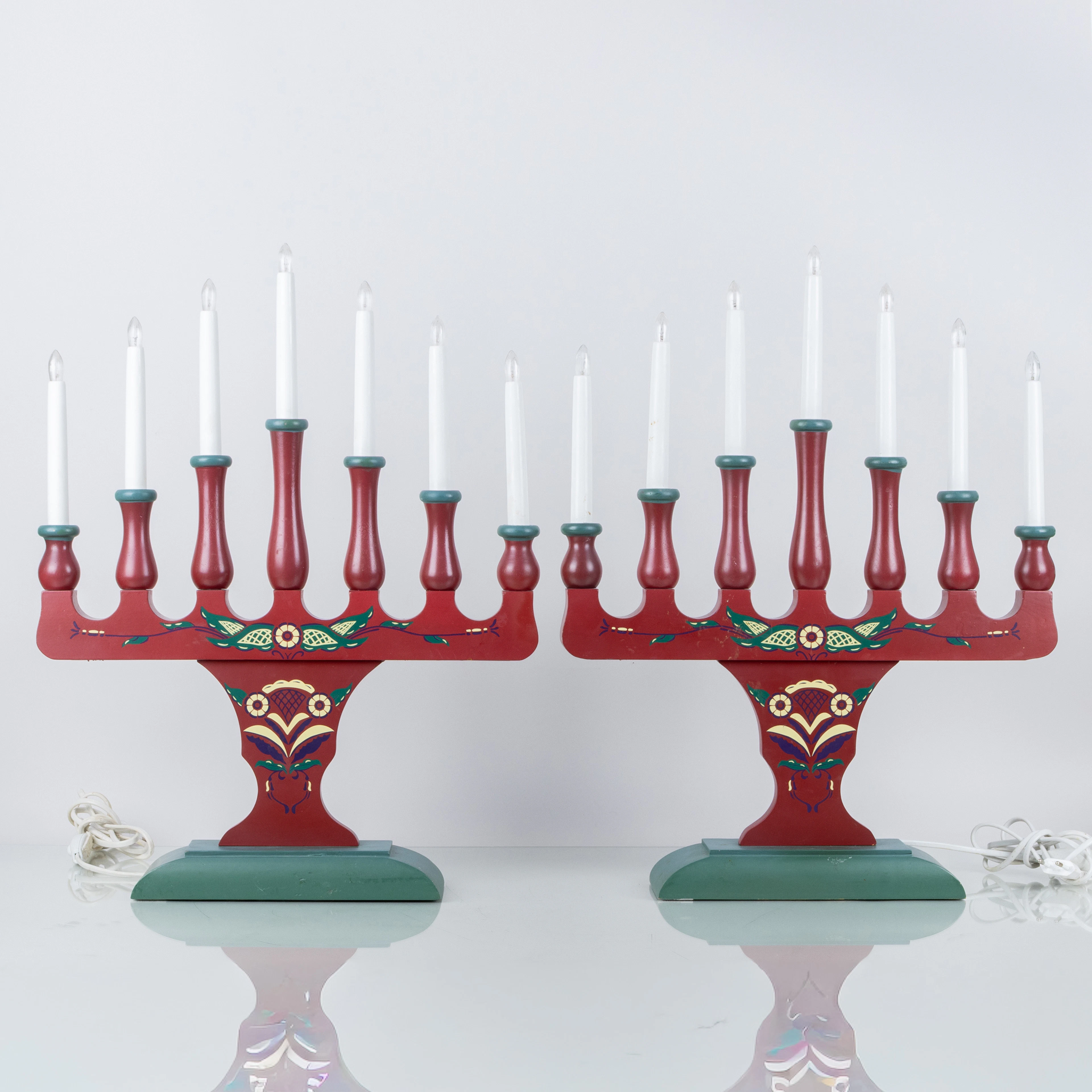 CANDELABROS DE ADVIENTO, 1 par, madera pintada, Gnosjö Konstsmide, segunda mitad del siglo XX