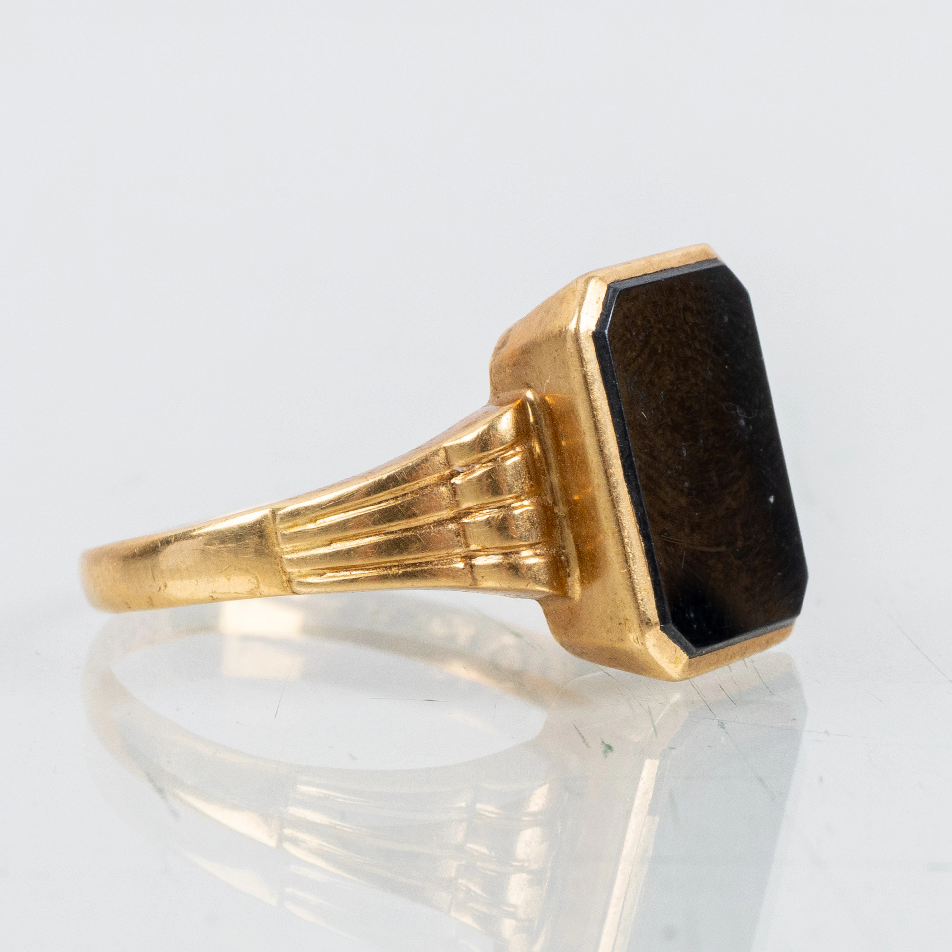 ANELLO, oro 18 carati, con onice, francobolli svedesi 1953