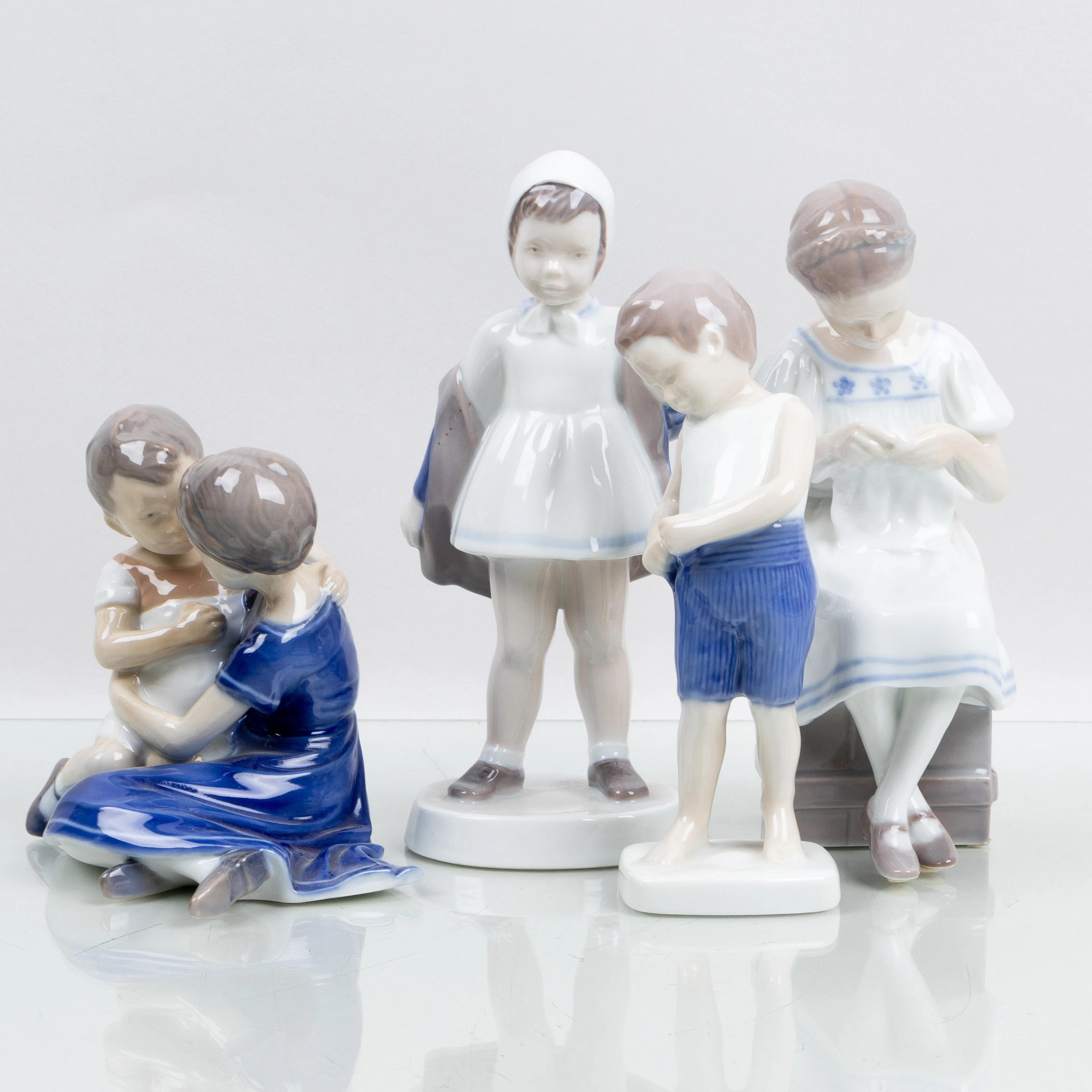 FIGURAS, 4 piezas, porcelana, Bing & Grondahl, probablemente de mediados de 1900