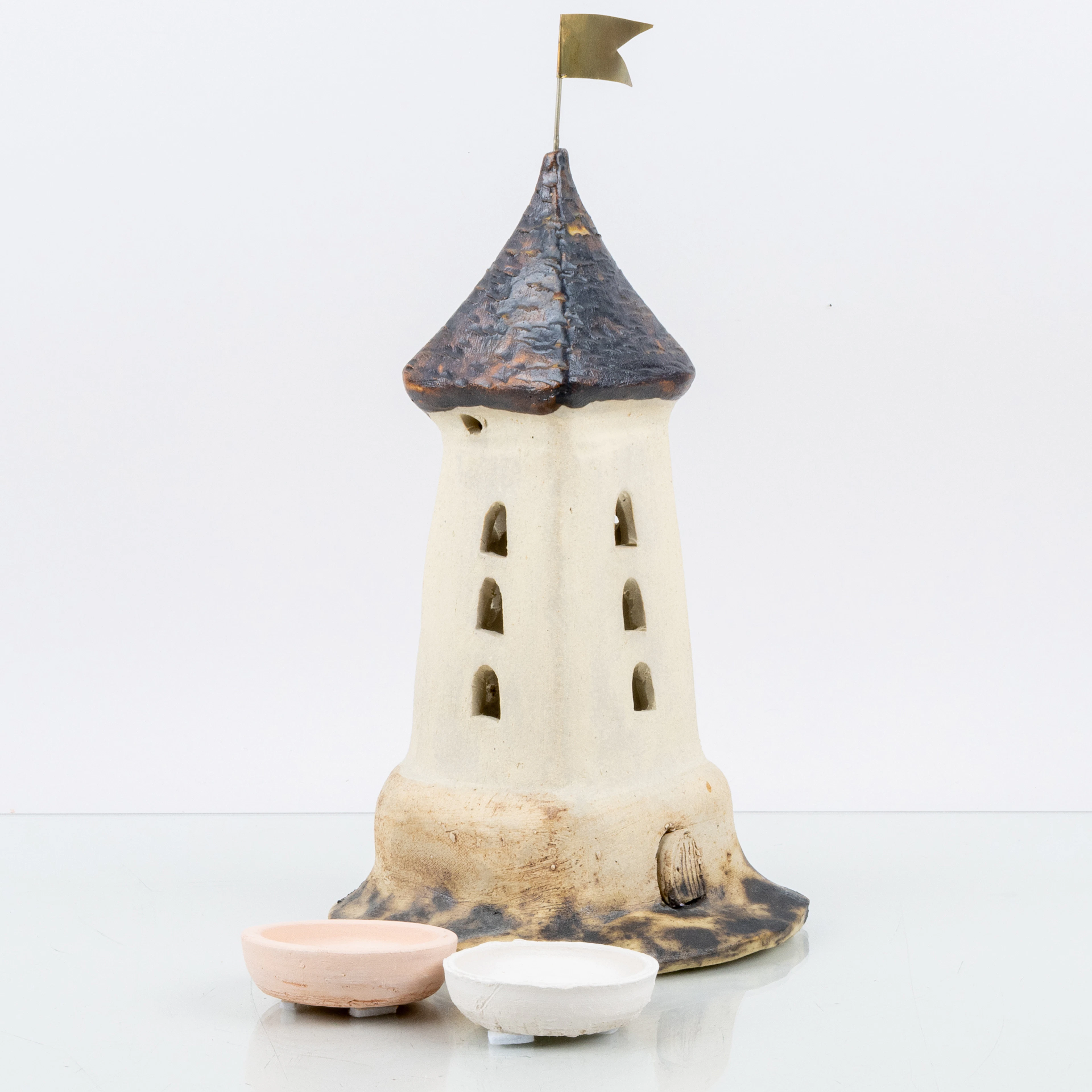 KERSTIN SVENSSON-ÅHLIN, un faro/faro de vela cerámica, Västervik, años 1900
