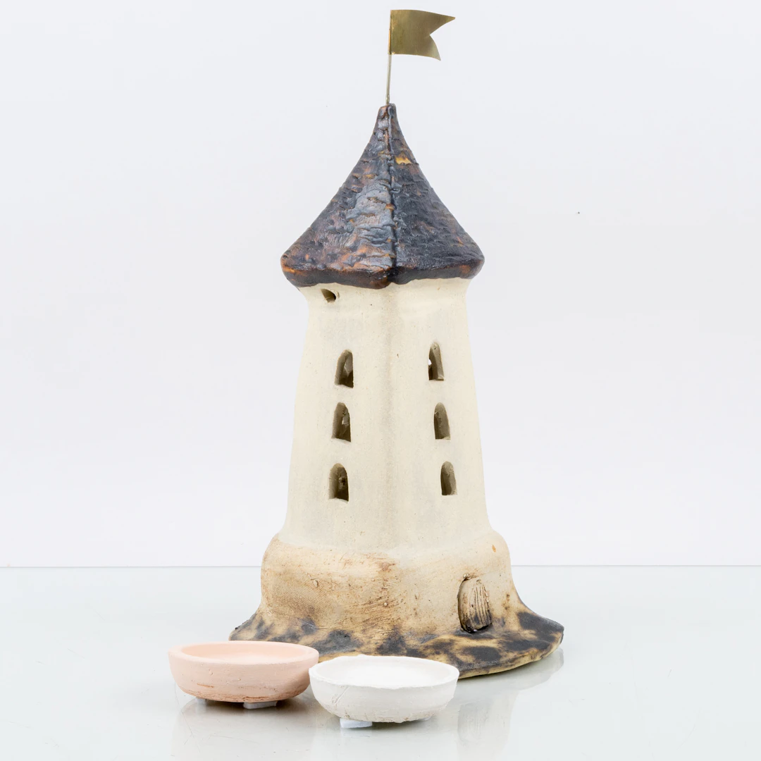 KERSTIN SVENSSON-ÅHLIN, un faro/faro de vela cerámica, Västervik, años 1900