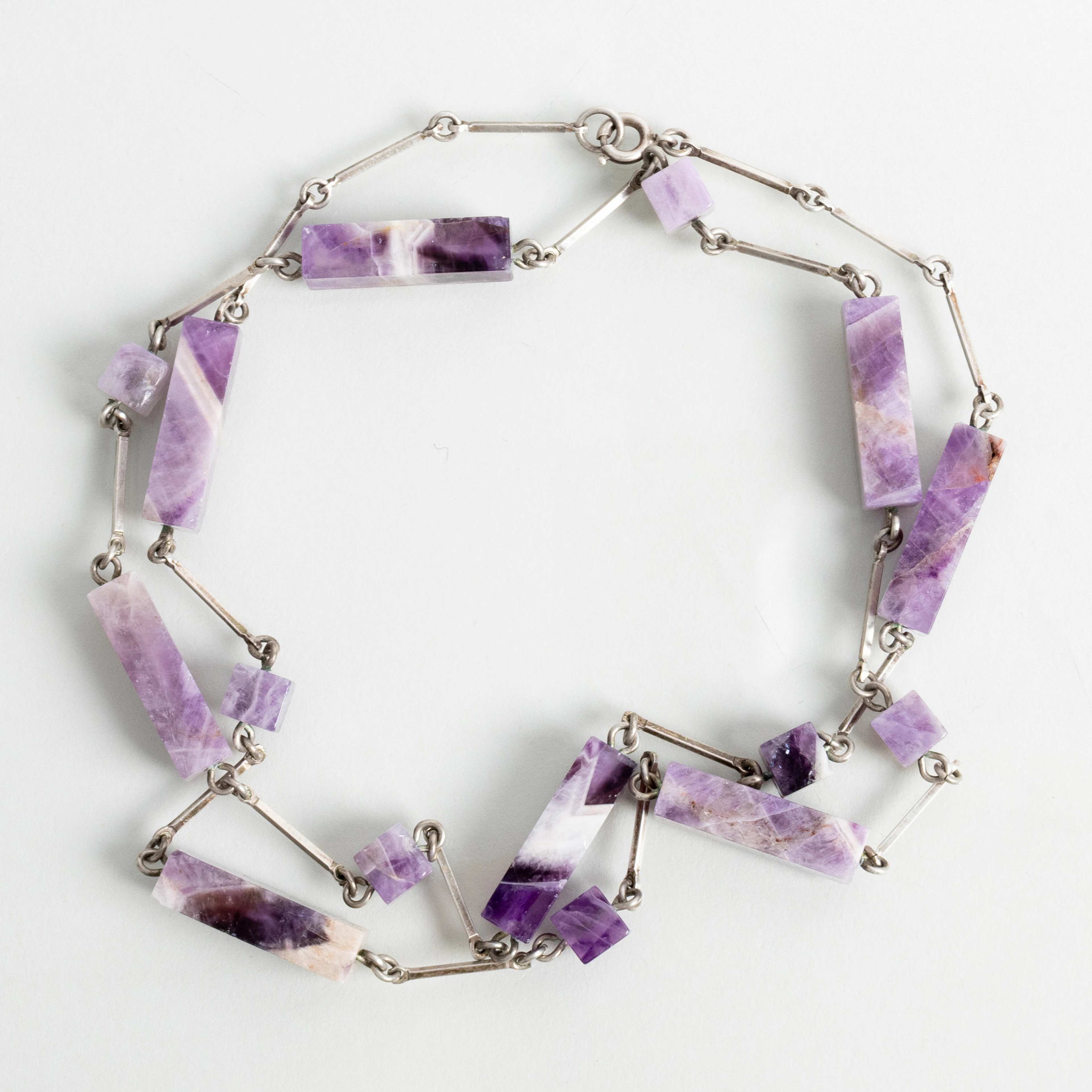 COLLIER, argent massif et améthystes, milieu du 20e siècle