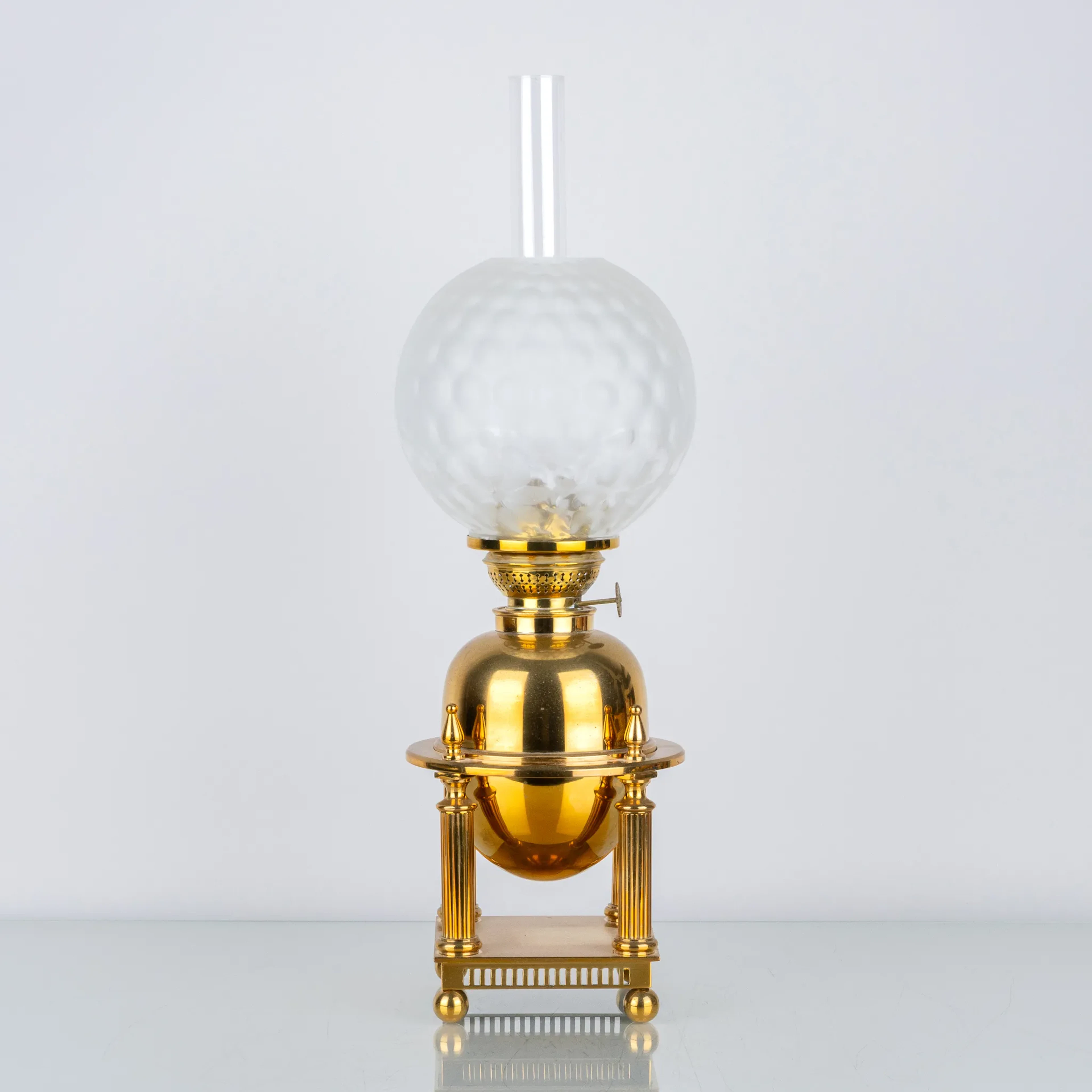 LAMPADA DA TAVOLO A CHEROSENE, OTTONE E VETRO, Gusum, anni 1900