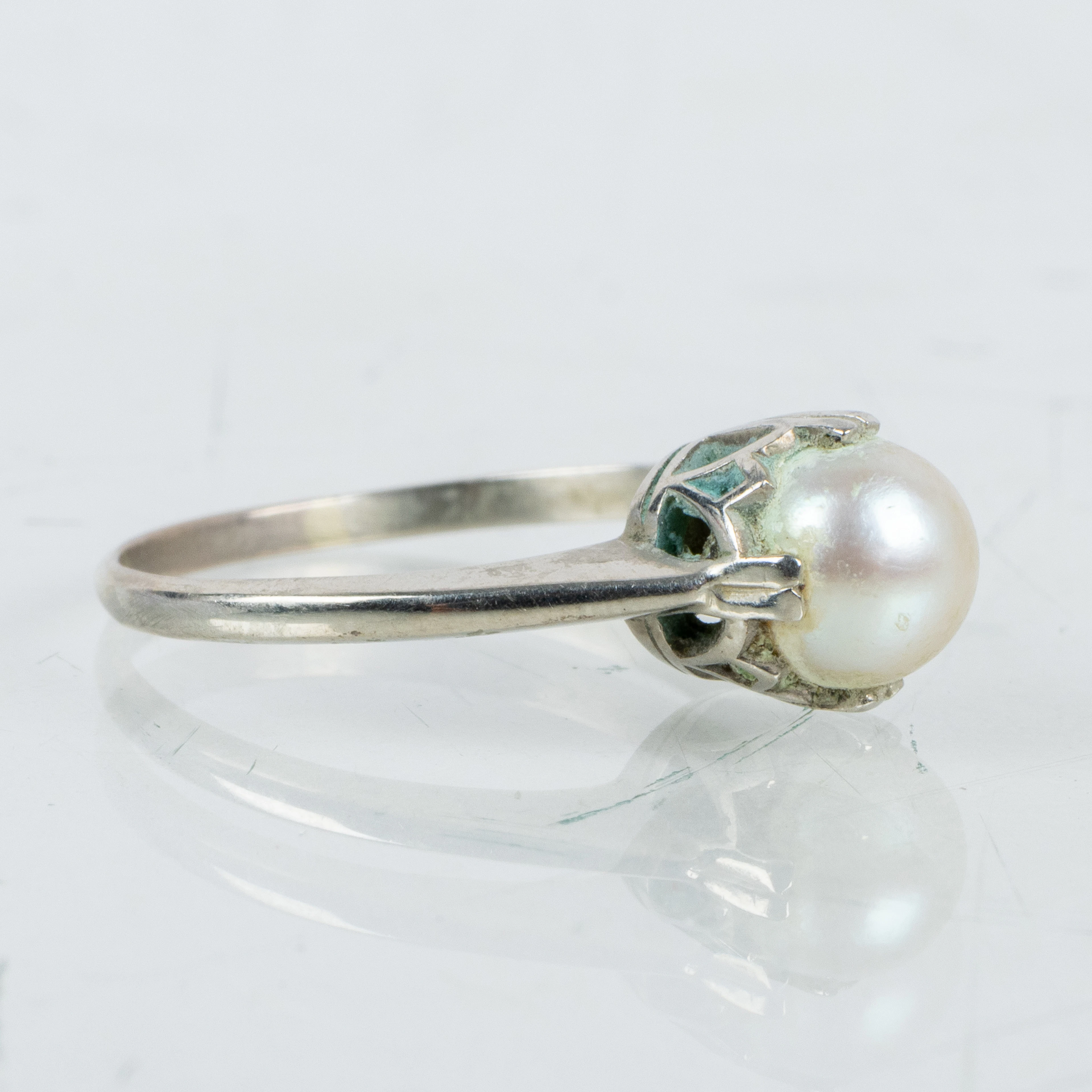 ANILLO, oro blanco de 18 quilates, con perla cultivada