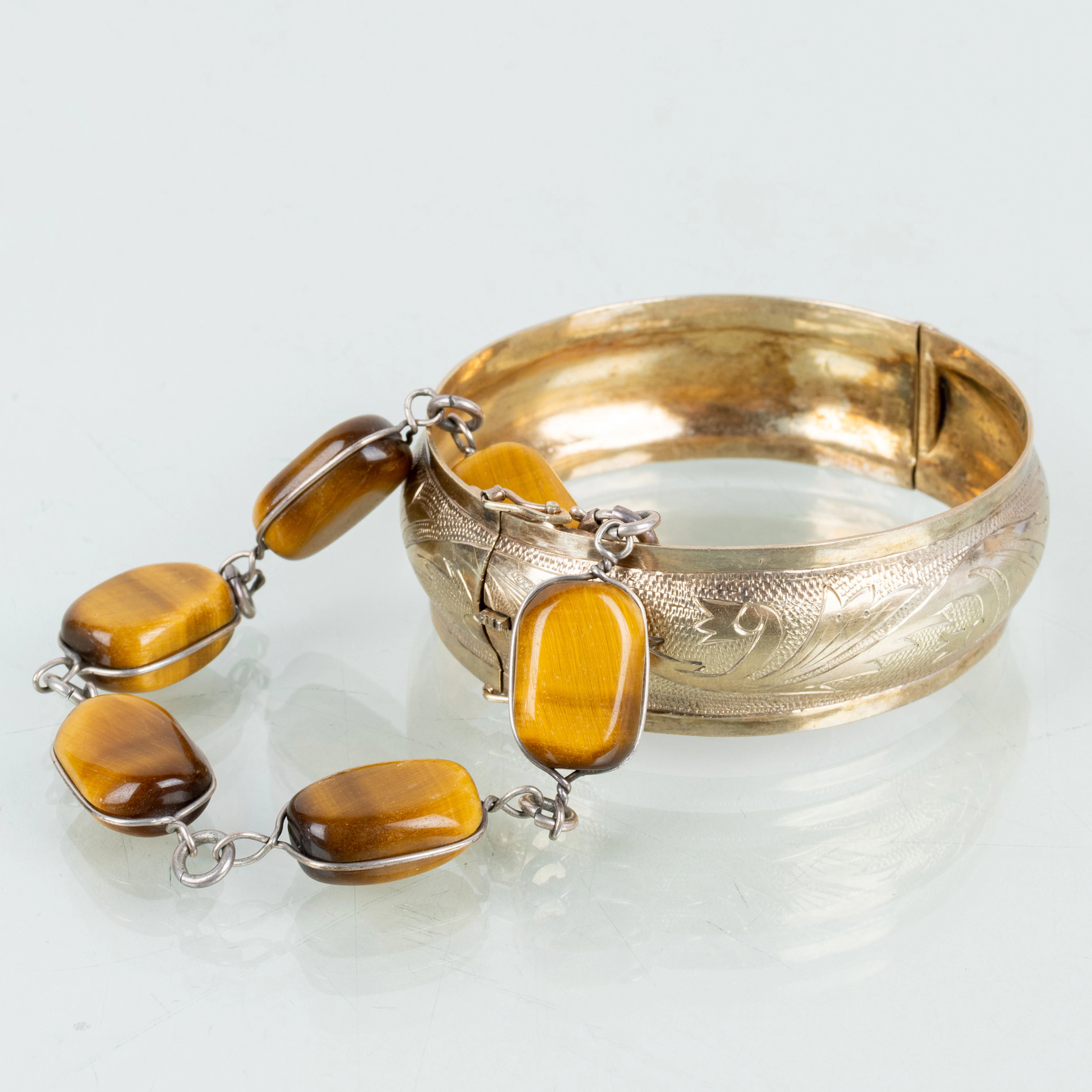 ARMBAND, 2 Stück, Weißmetall, Tigerauge und Sliver, einschließlich Sam Pettersson AB, 1950