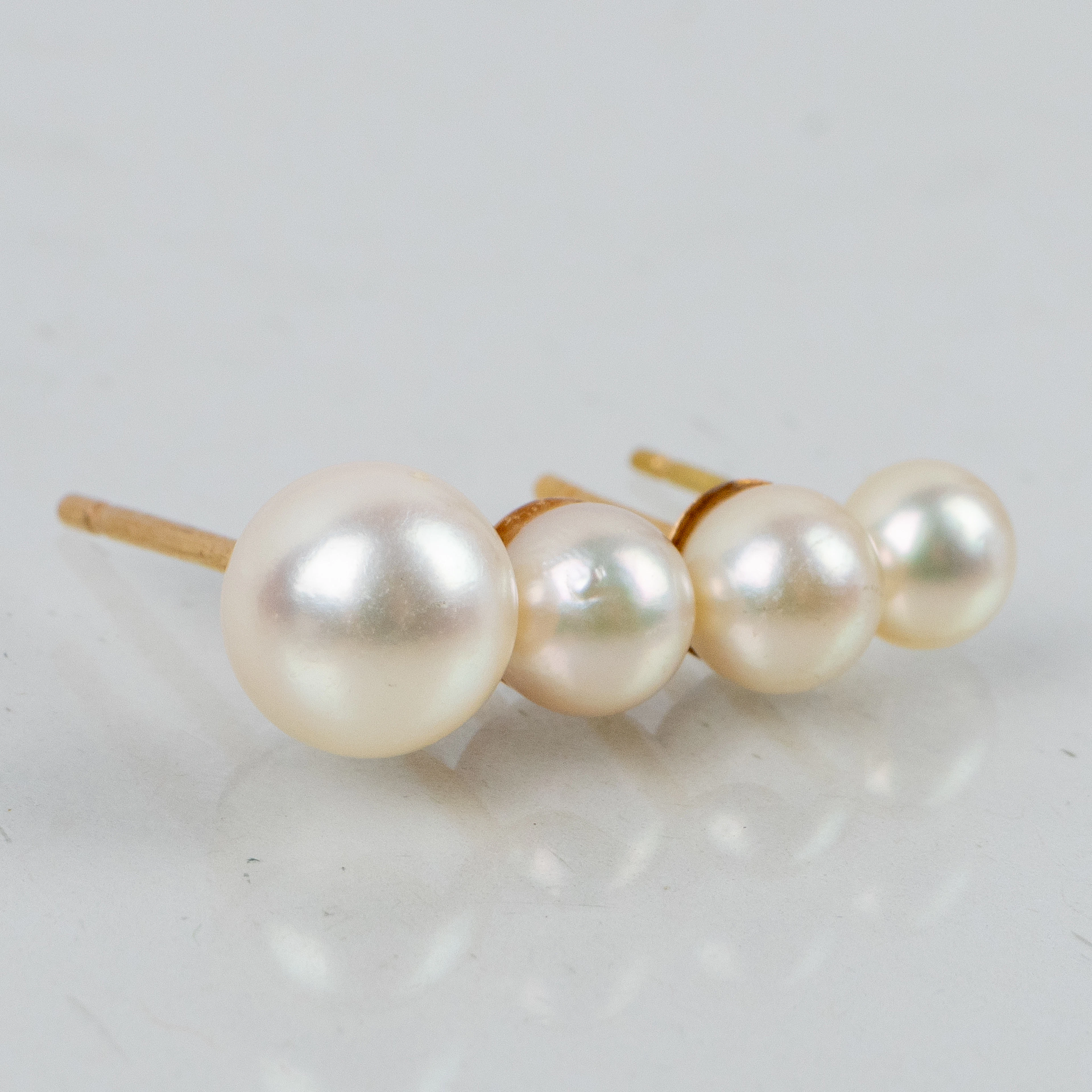 ORECCHINI, 4 pezzi, oro 18 carati con perle coltivate