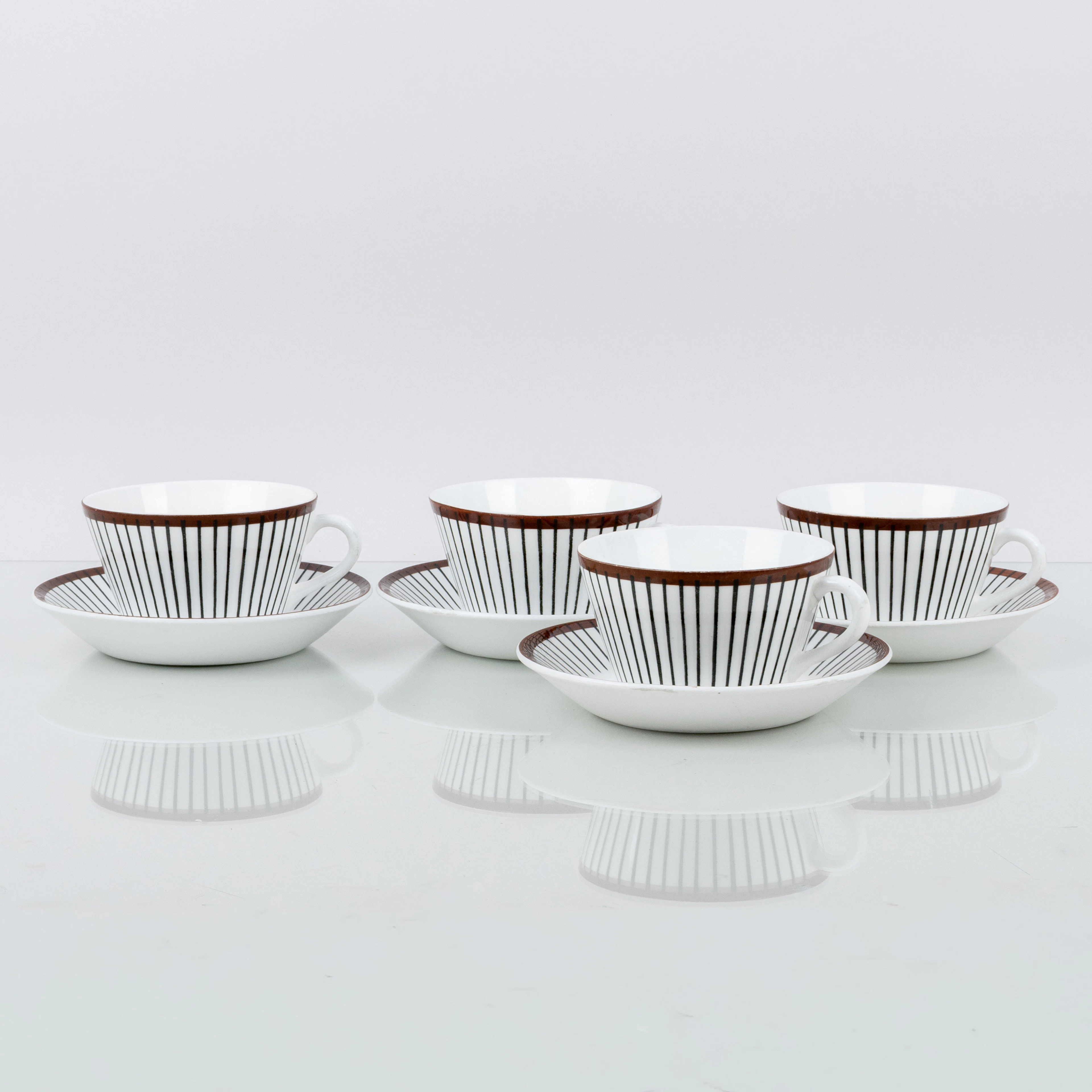 STIG LINDBERG, 4 pièces, tasses à café avec soucoupes, porcelaine ossée, « Spisa Ribb »