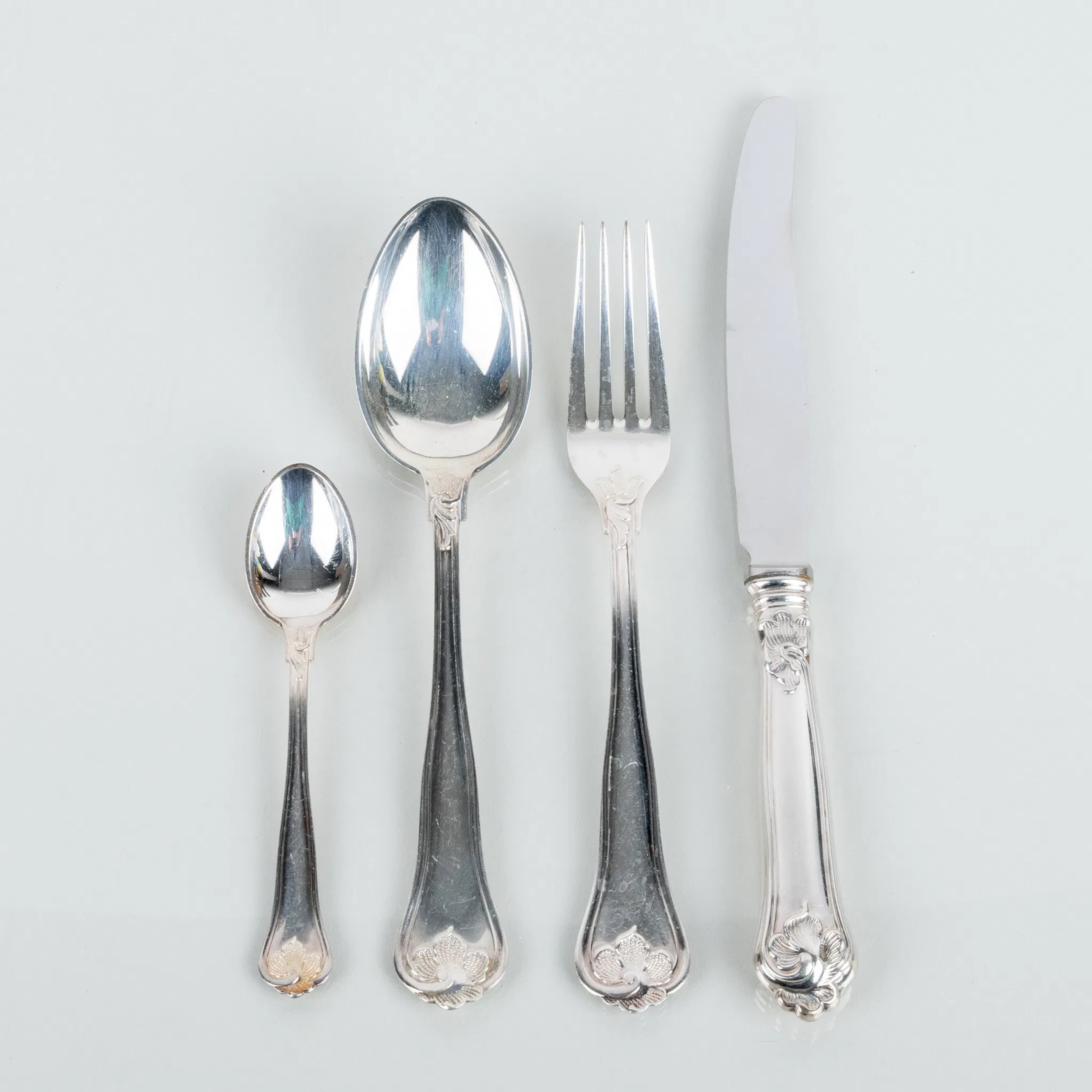 SET DI POSATE, 36 pezzi, argento, modello sassone, Cohr, probabilmente