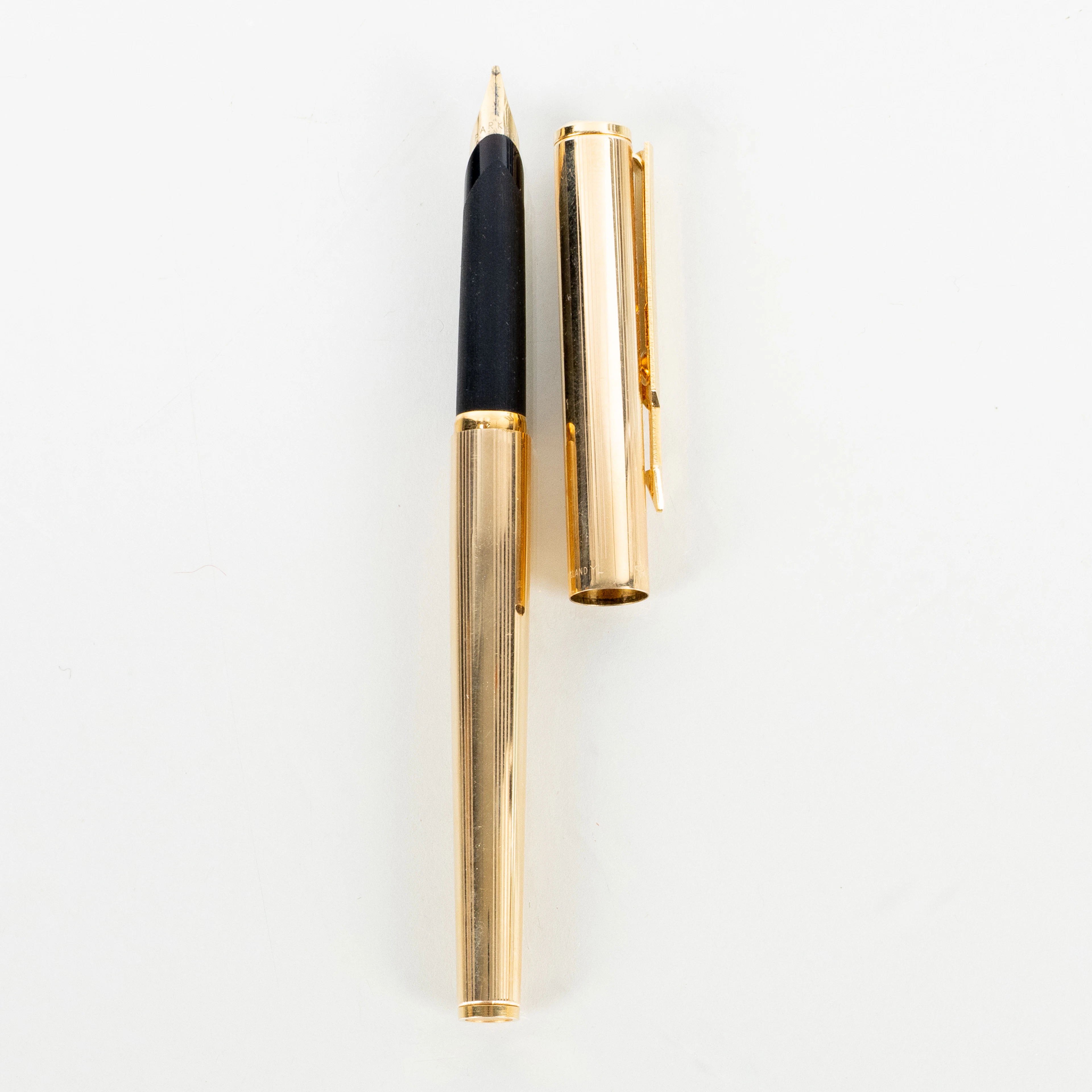 PENNA STILOGRAFICA, Parker, spilla in oro 14k, seconda metà del 20° secolo