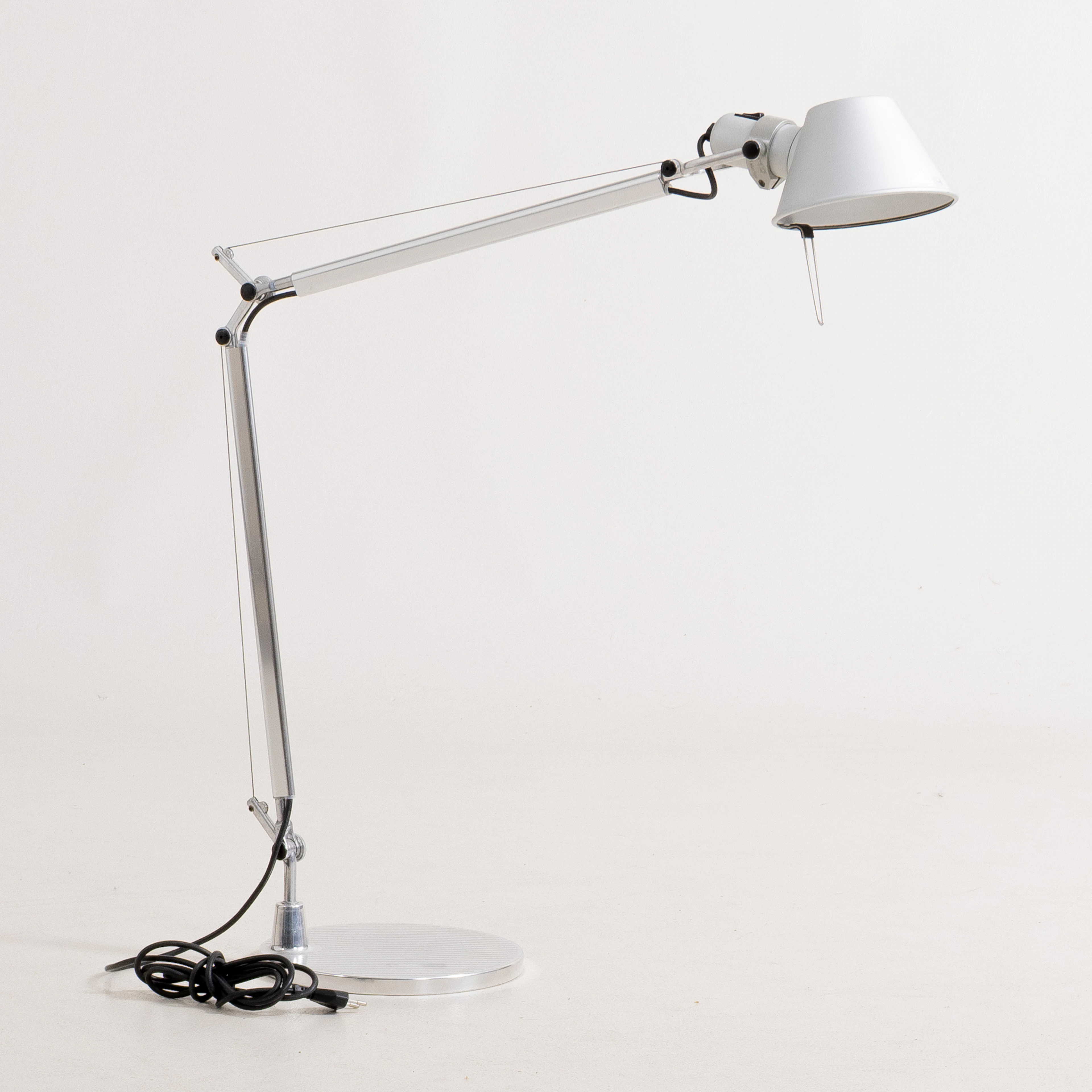 MICHELE DE LUCCHI GIANCARLO FASSINA, una lámpara de escritorio "Tolomeo", Artemide
