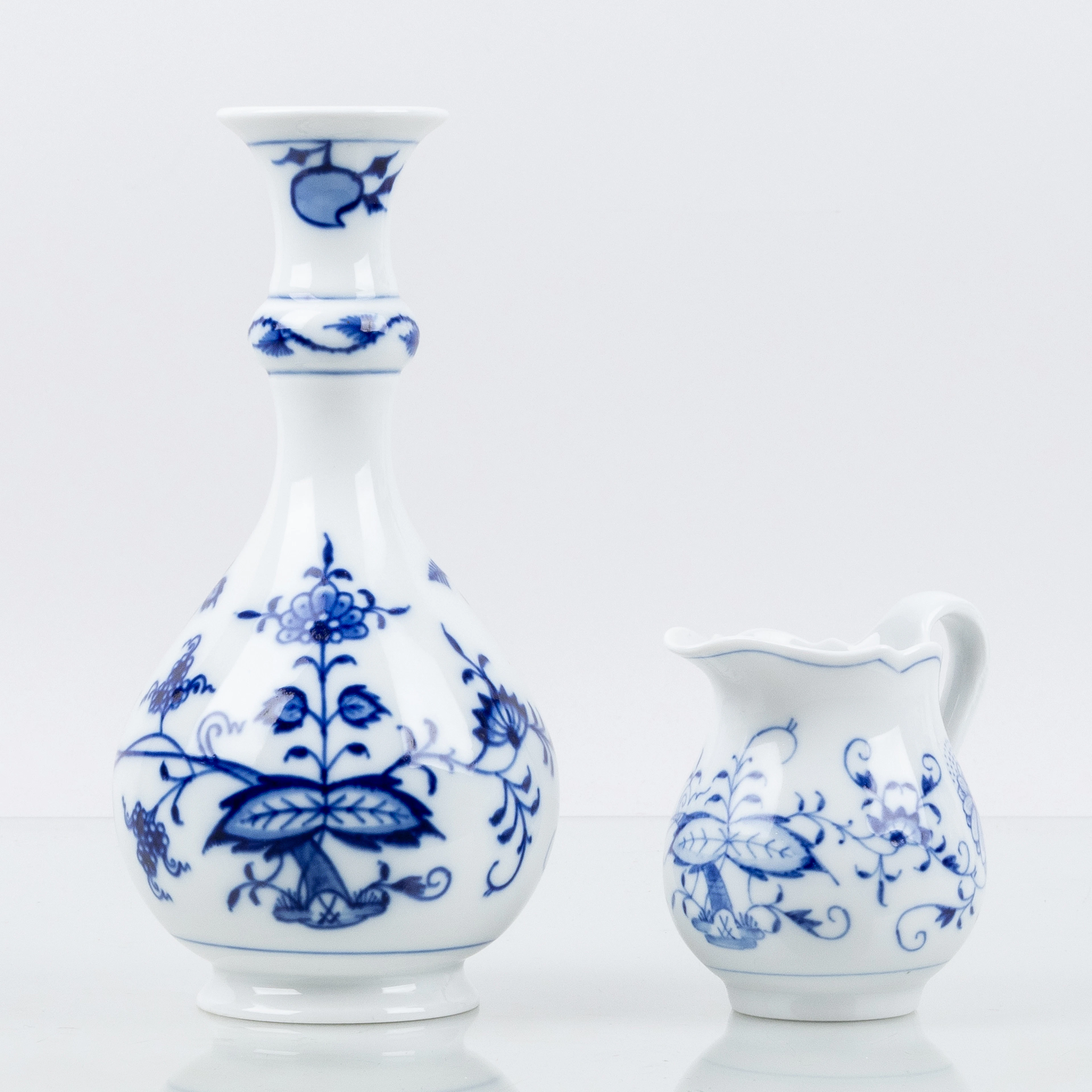 MEISSEN, vaso di porcellana e brocca di latte, Germania, seconda metà del XX secolo