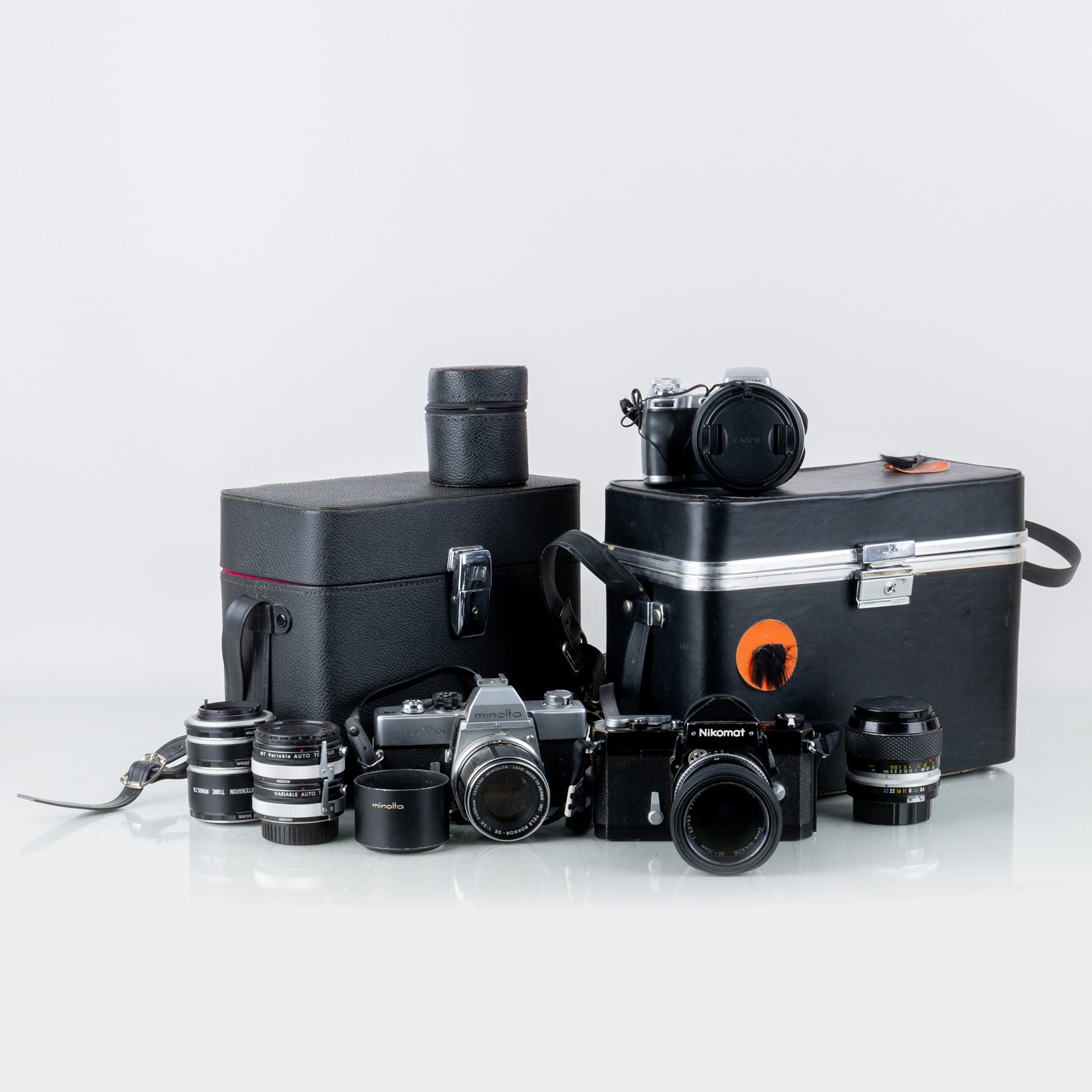MACCHINE FOTOGRAFICHE, 3 pezzi, Minolta, Nikomat e Sony, anni 1900