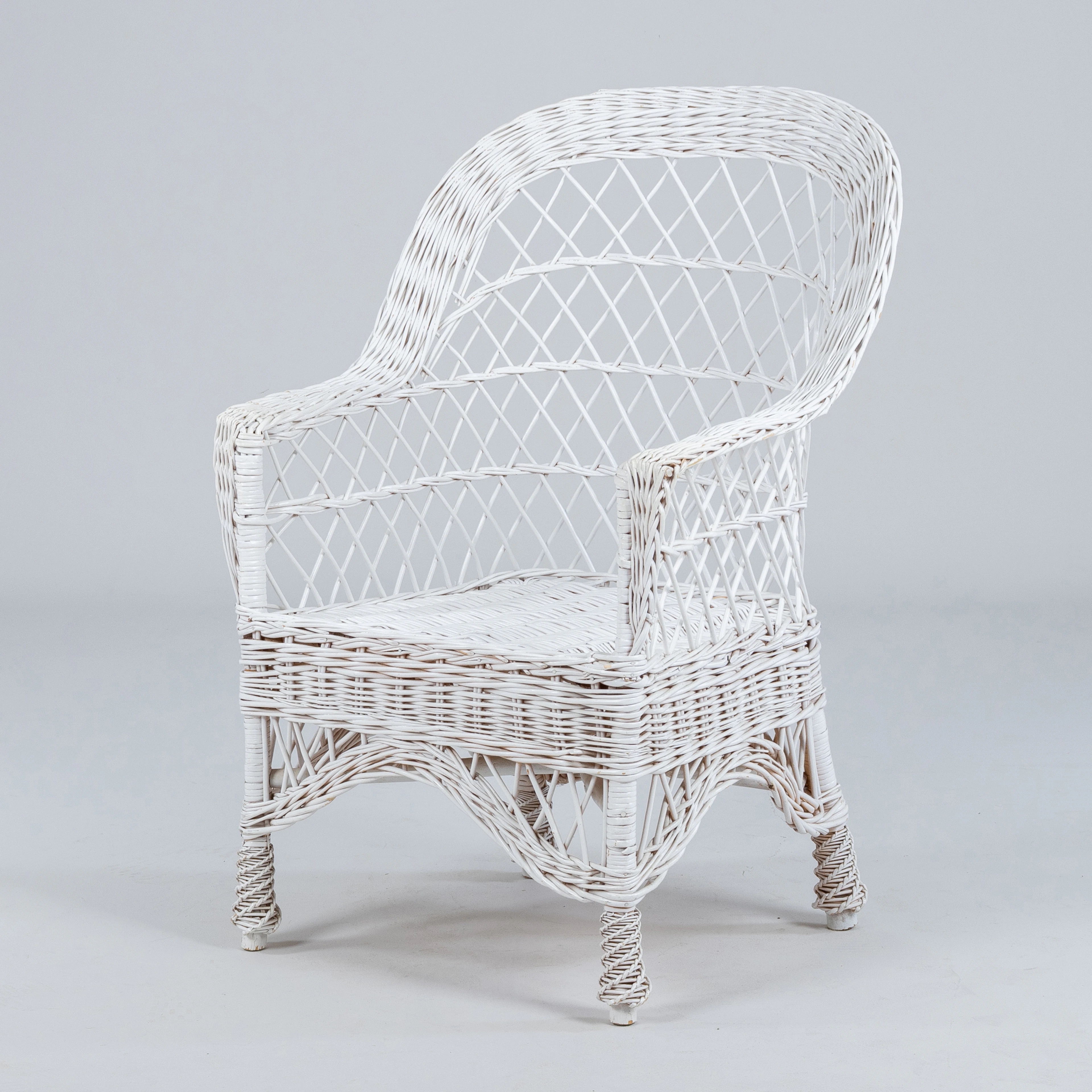 SILLA WICKER, pintada de blanco, probablemente mediados del siglo XX