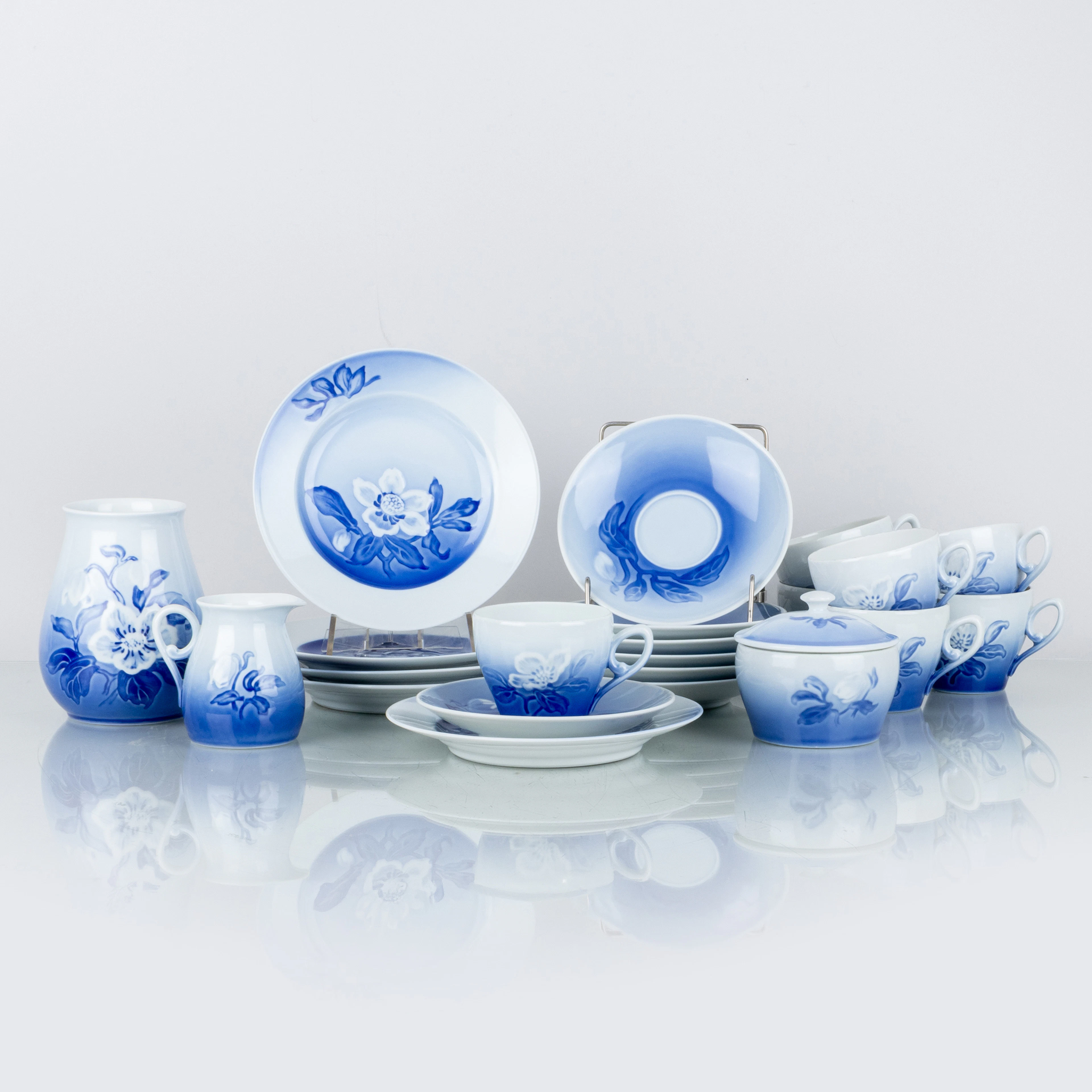 VAJILLA DE CAFÉ, 15 piezas, porcelana, "La rosa de Navidad", Bing & Gröndahl, Dinamarca