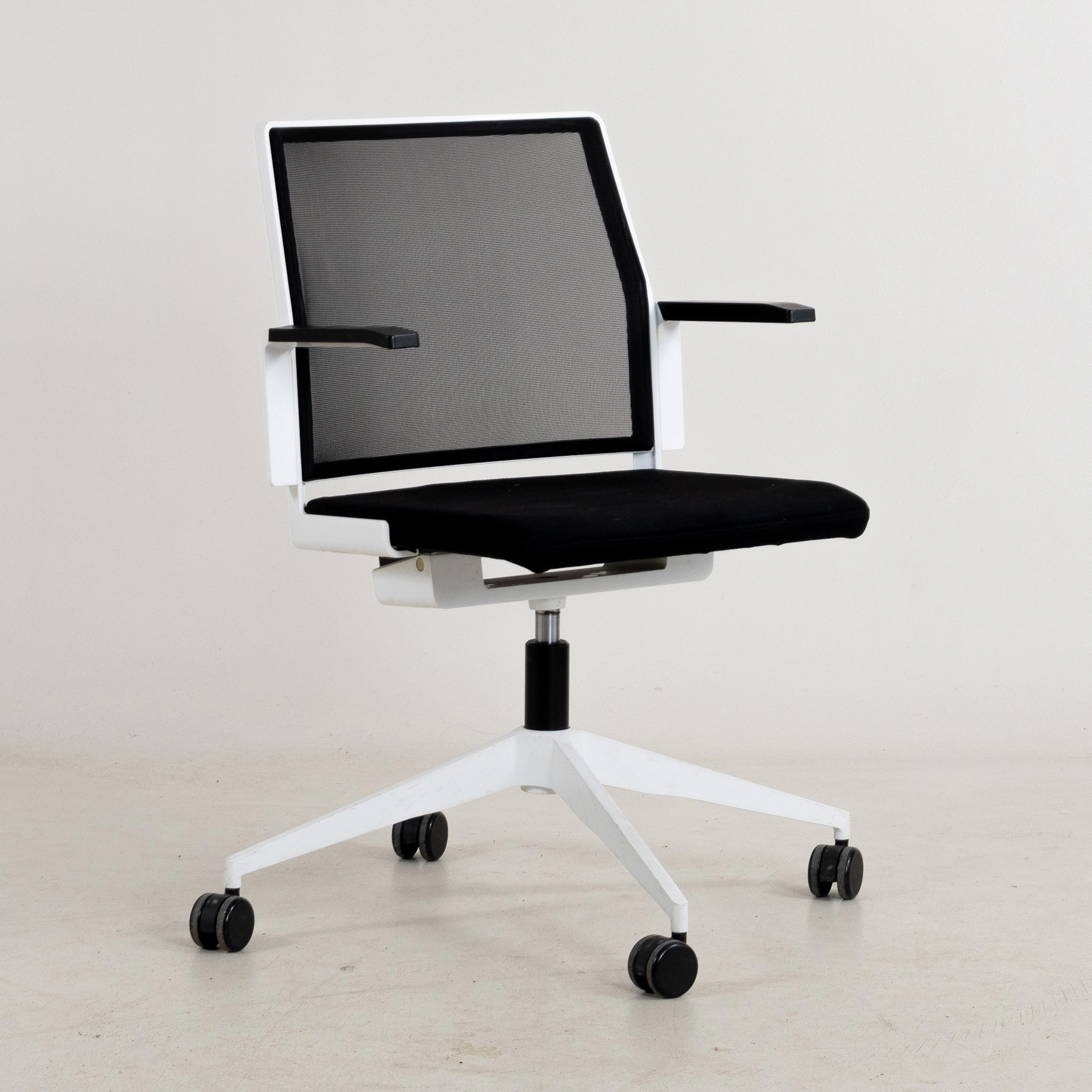SILLA DE ESCRITORIO, Dyna furniture, década de 2000